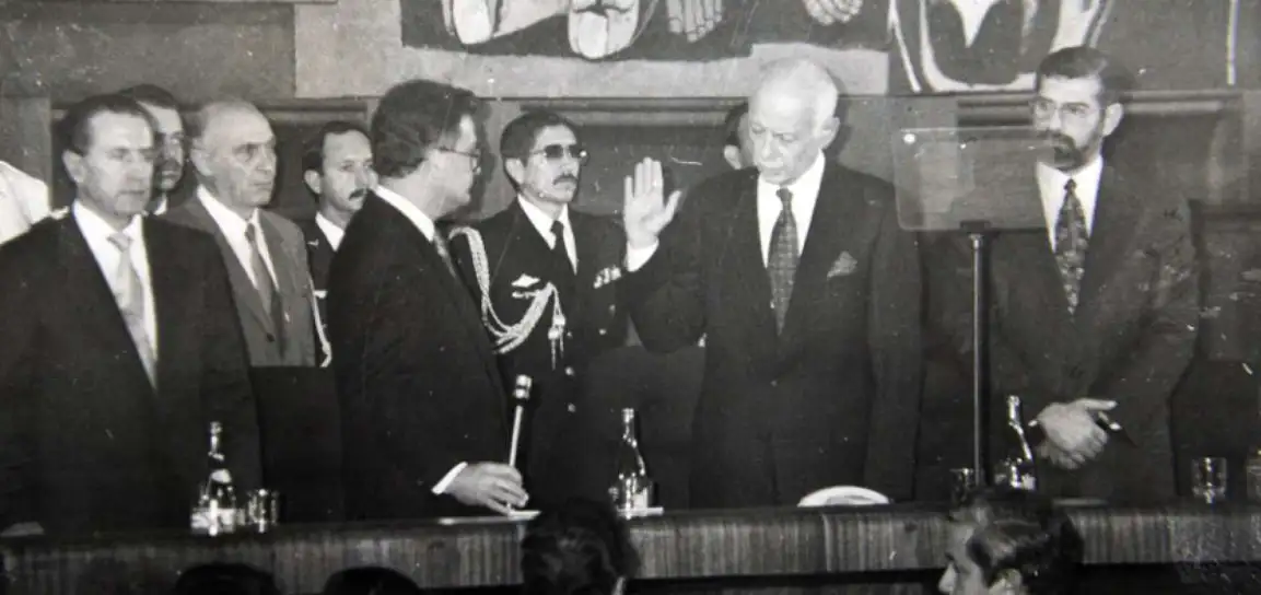 Alberto Dahik (en la esquina derecha) fue vicepresidente de Sixto Durán Ballén. (Foto: El Telégrafo/ARCHIVO).
