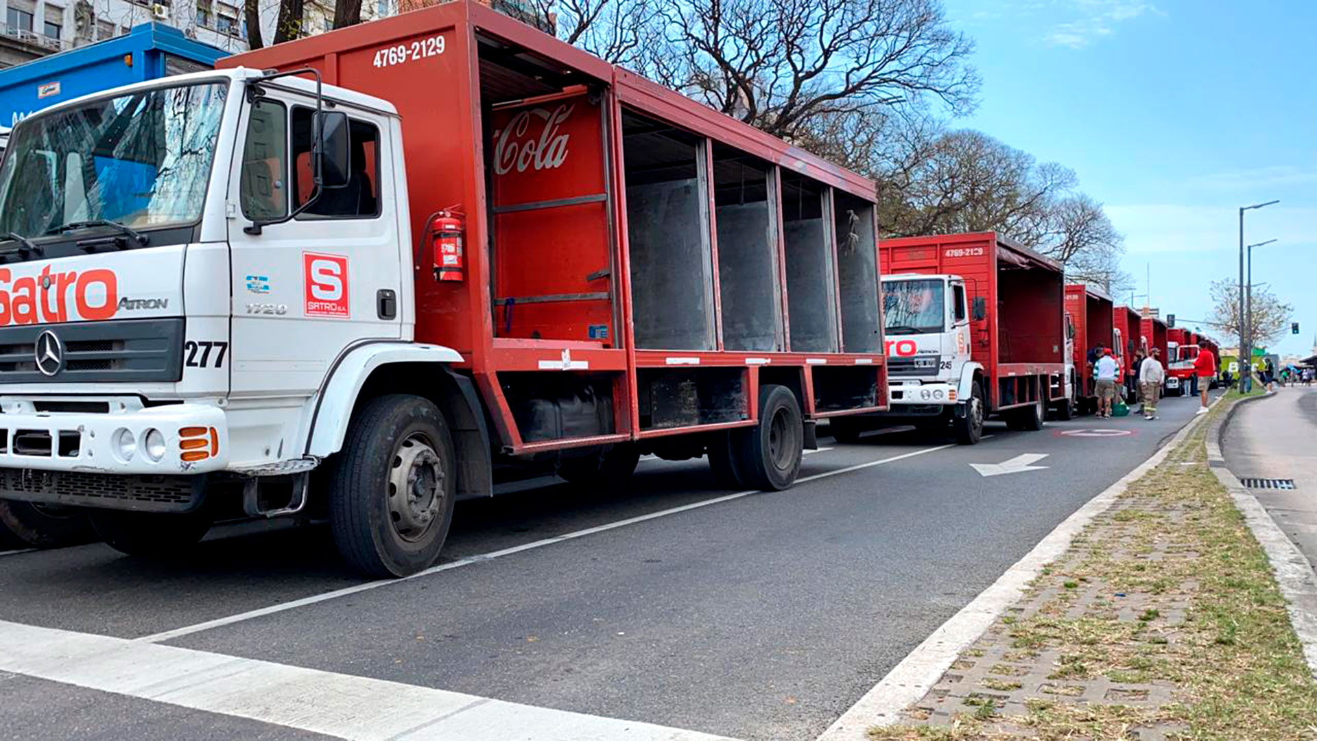 Los trabajadores que se dedican al reparto de bebidas hicieron notar su presencia. Los vehículos estacionados sobre la 9 de Julio ocuparon 4 cuadras