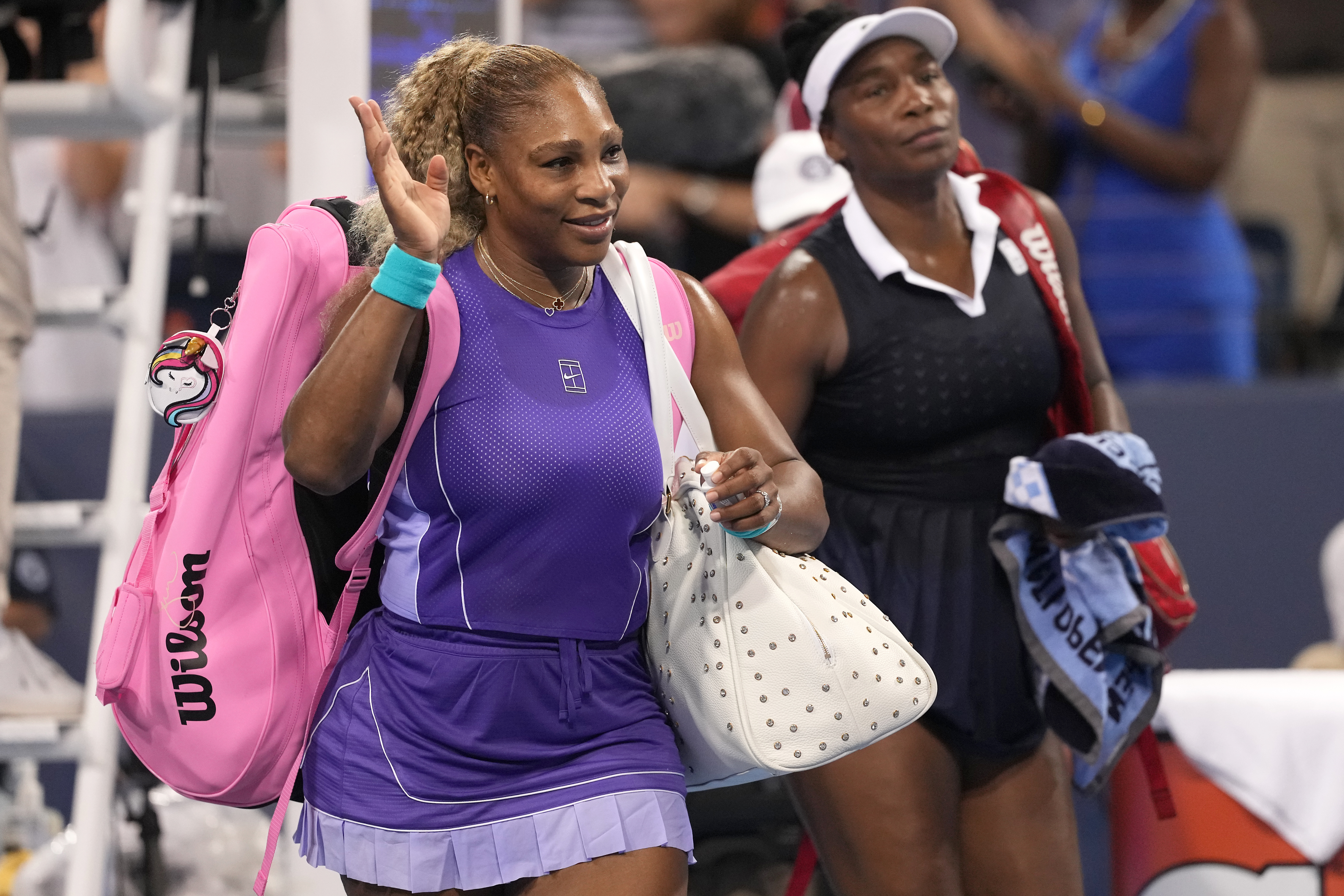 Venus y Serena Williams regresaron juntas en dobles por primera vez en cuatro a&ntilde;os y emocionaron a Cincinnati