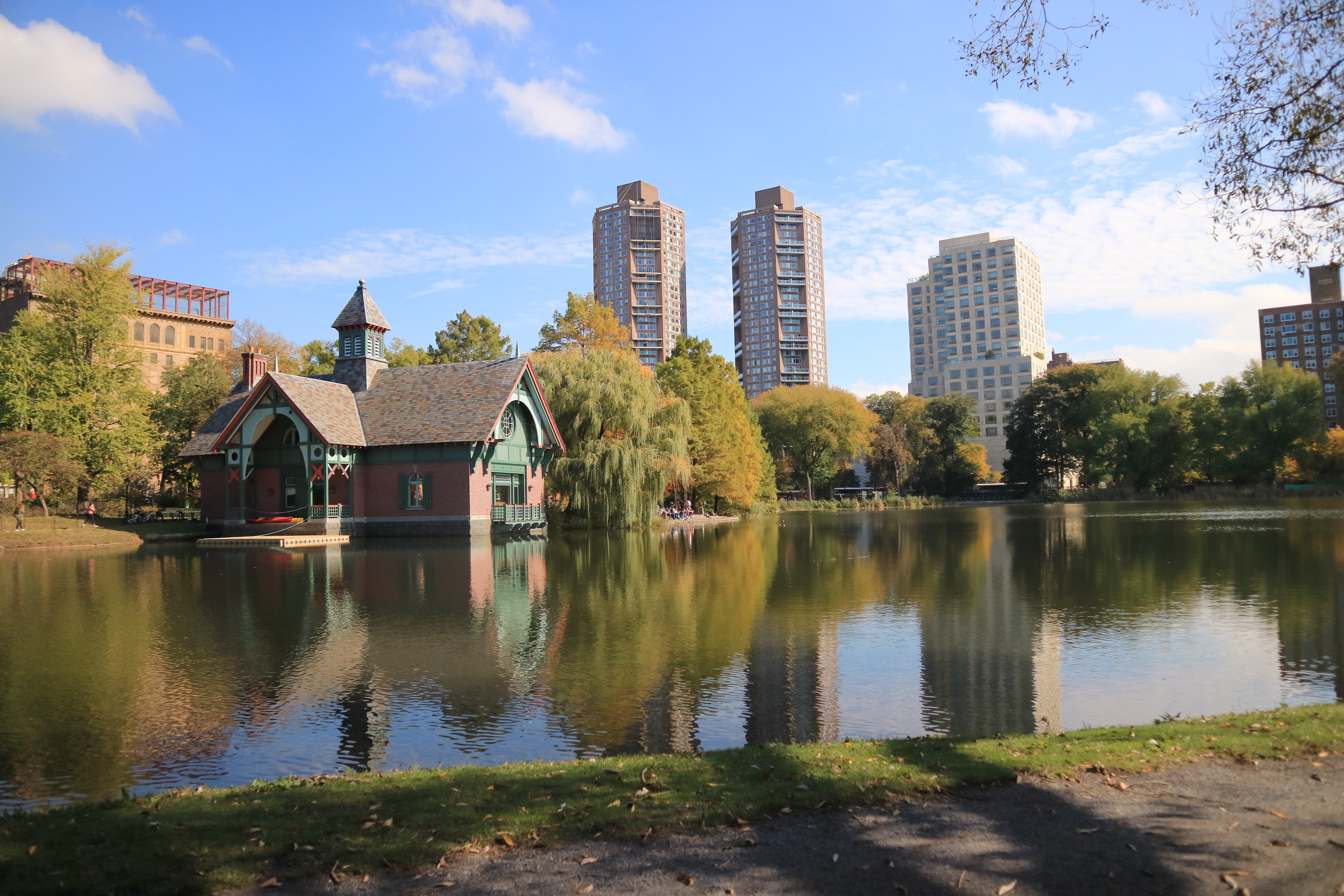 Central Park es probablemente uno de los principales. La ciudad que nunca duerme, ofrece un paraíso visual para quienes practican la vida al aire libre rodeados por las coloridas avenidas llenas de luces y multiculturalidad que caracterizan a la Gran Manzana