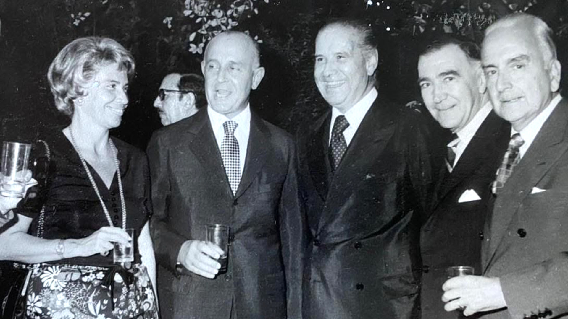 El Ministro del Interior, Benito Llambí, y su esposa Beatriz Haedo. A la derecha, Marcelo Sánchez Sorondo.