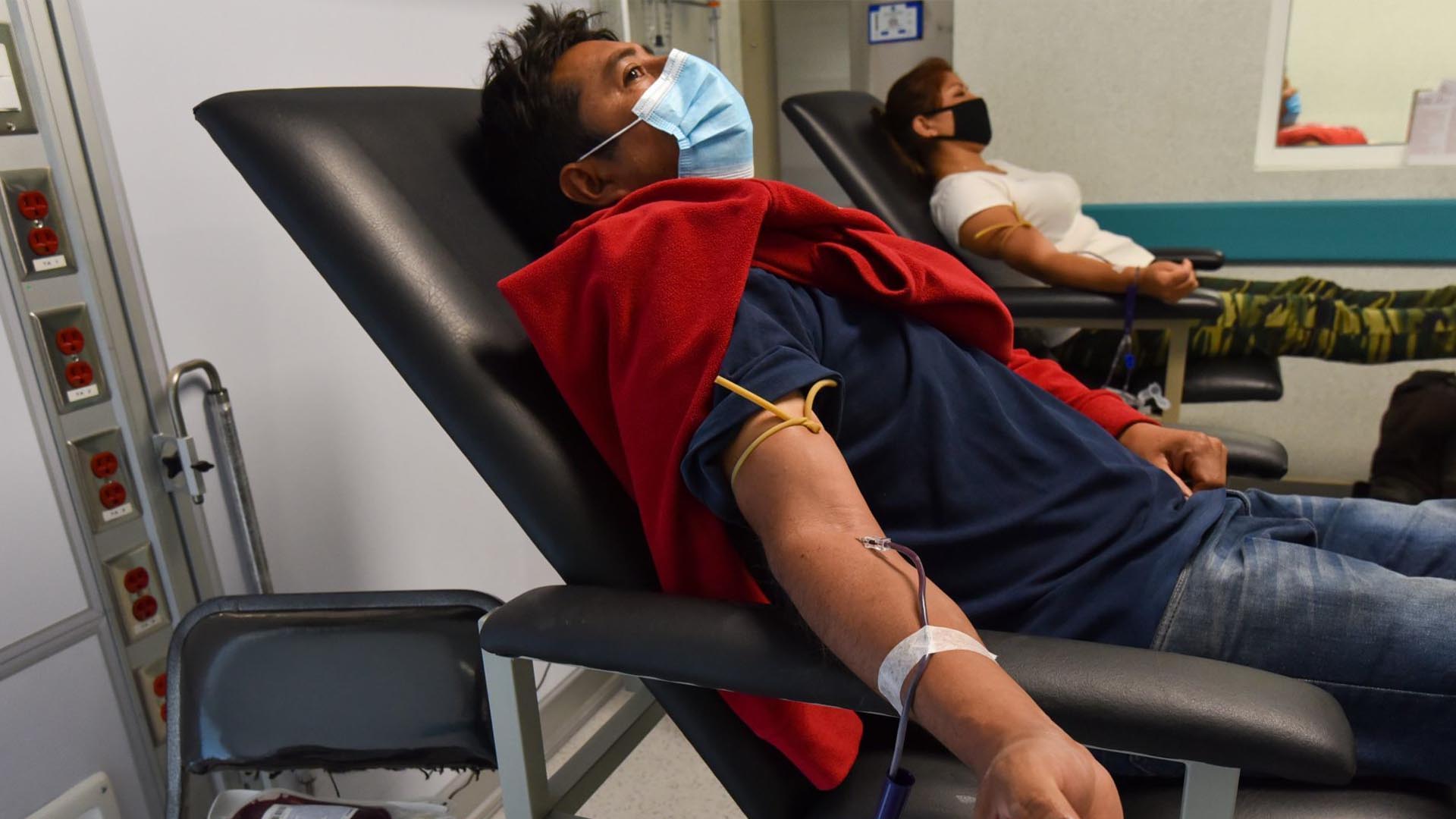 En los Centros de Colecta, no existe necesidad de que entren al hospital, instalaciones separadas del paso de pacientes cumpliendo con todas las medidas preventivas de contención por la contingencia como son la sana distancia, lavado de manos, uso de cubrebocas, estornudo de etiqueta (Foto: Cuartoscuro)