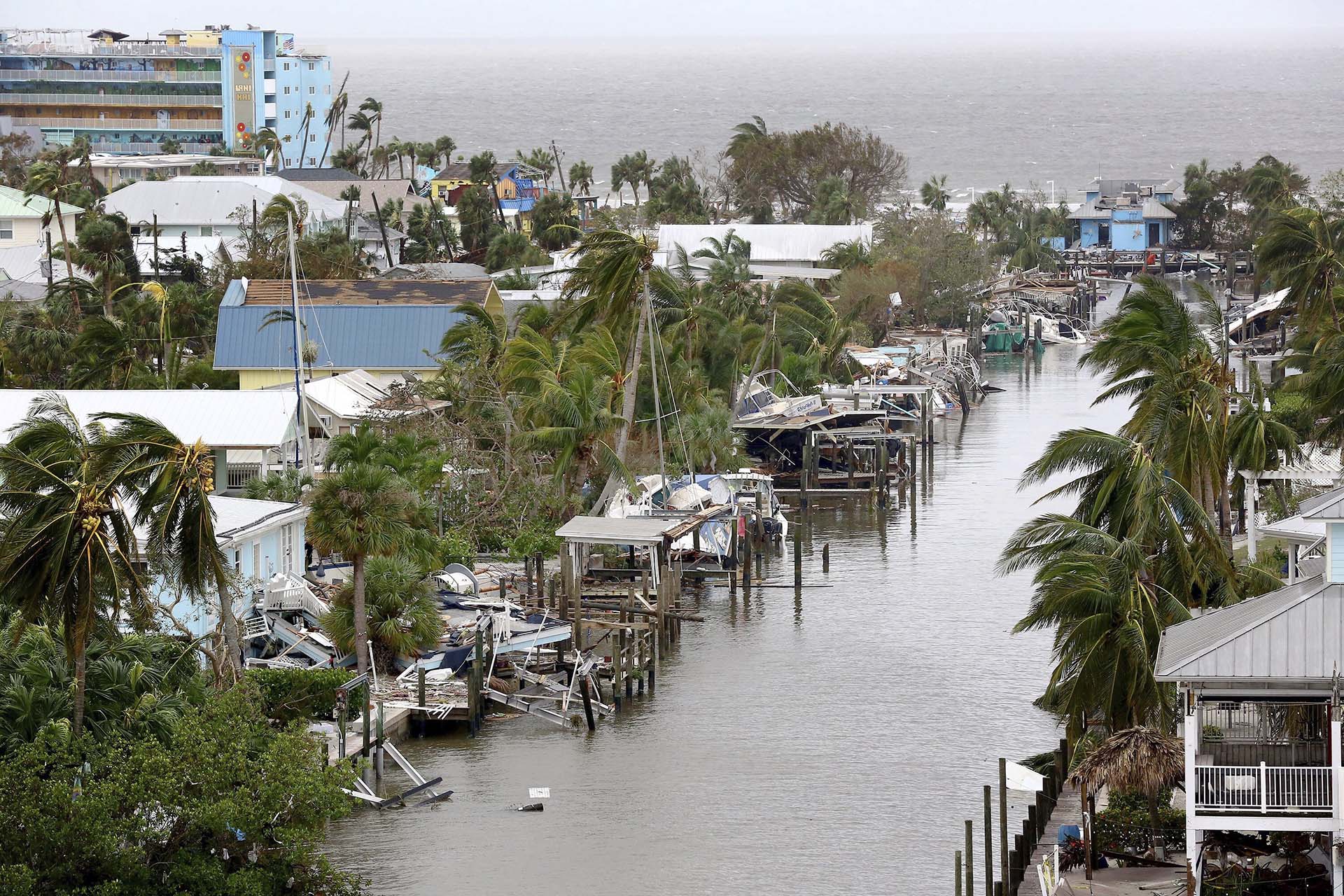 Casas, botes y muelles que quedaron en ruinas en Fort Myers Beach, Florida vistas el jueves 29 de septiembre de 2022, luego del huracán Ian.(Douglas R. Clifford/Tampa Bay Times via AP)