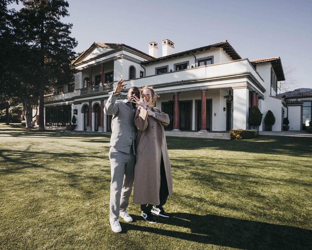 Adele posó junto a su novio, Rich Paul, frente a la mansión que le compró a Sylvester Stallone
Foto: Instagram/Sylvester Stallone