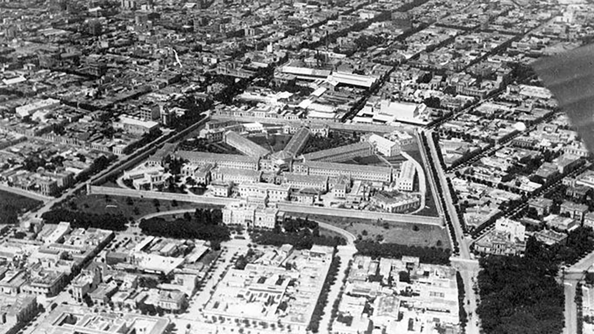 La Penitenciaría Nacional estaba ubicada en la actual Plaza Las Heras. Allí ejecutaron a Valle.