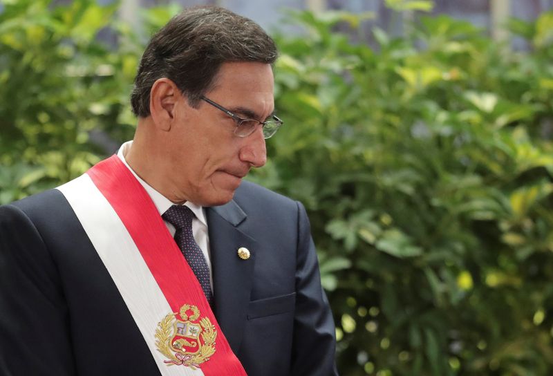 El Congreso peruano rechazó a los nuevos ministros y Martín Vizcarra deberá formar otro gabinete