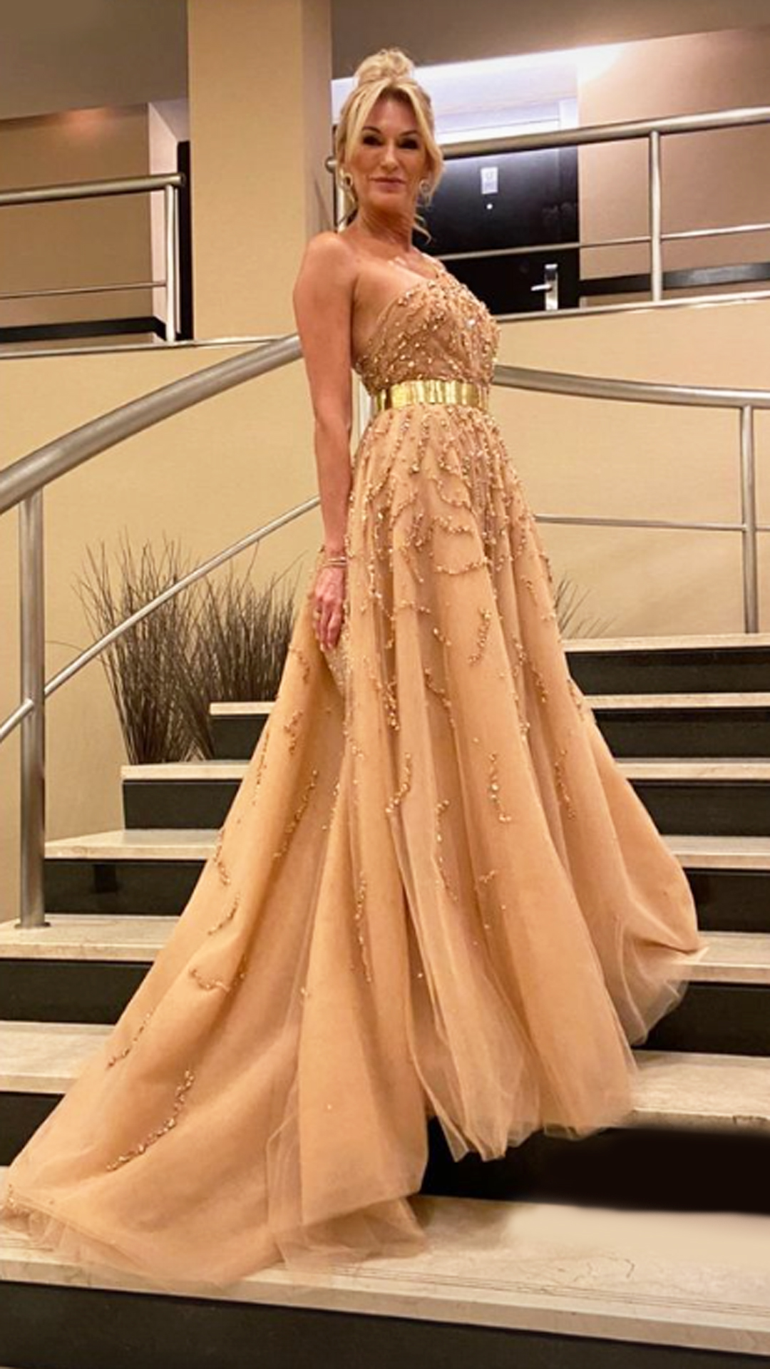 Yanina Latorre lució un vestido de Jorge Rey que fue aplaudido en las redes sociales