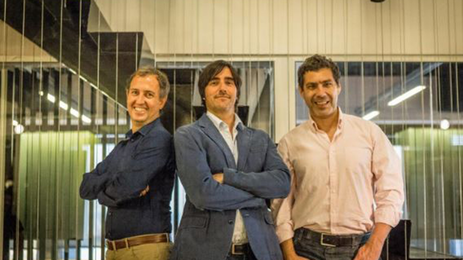 Mike junto a Germán Pugliese Bassi y Adrián Iglesias, cofundadores de Technisys