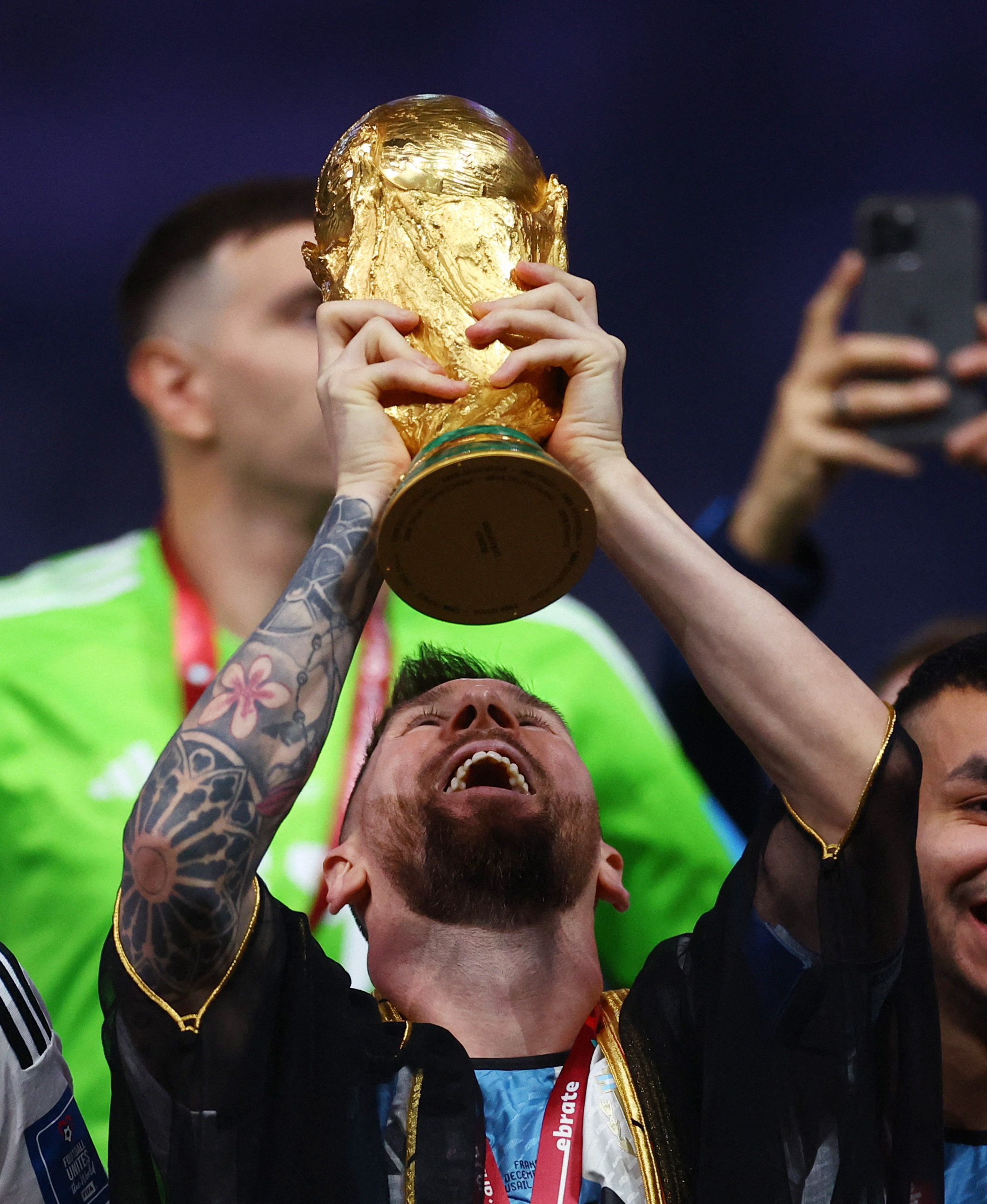 Lionel Messi con la tan ansiada Copa del Mundo