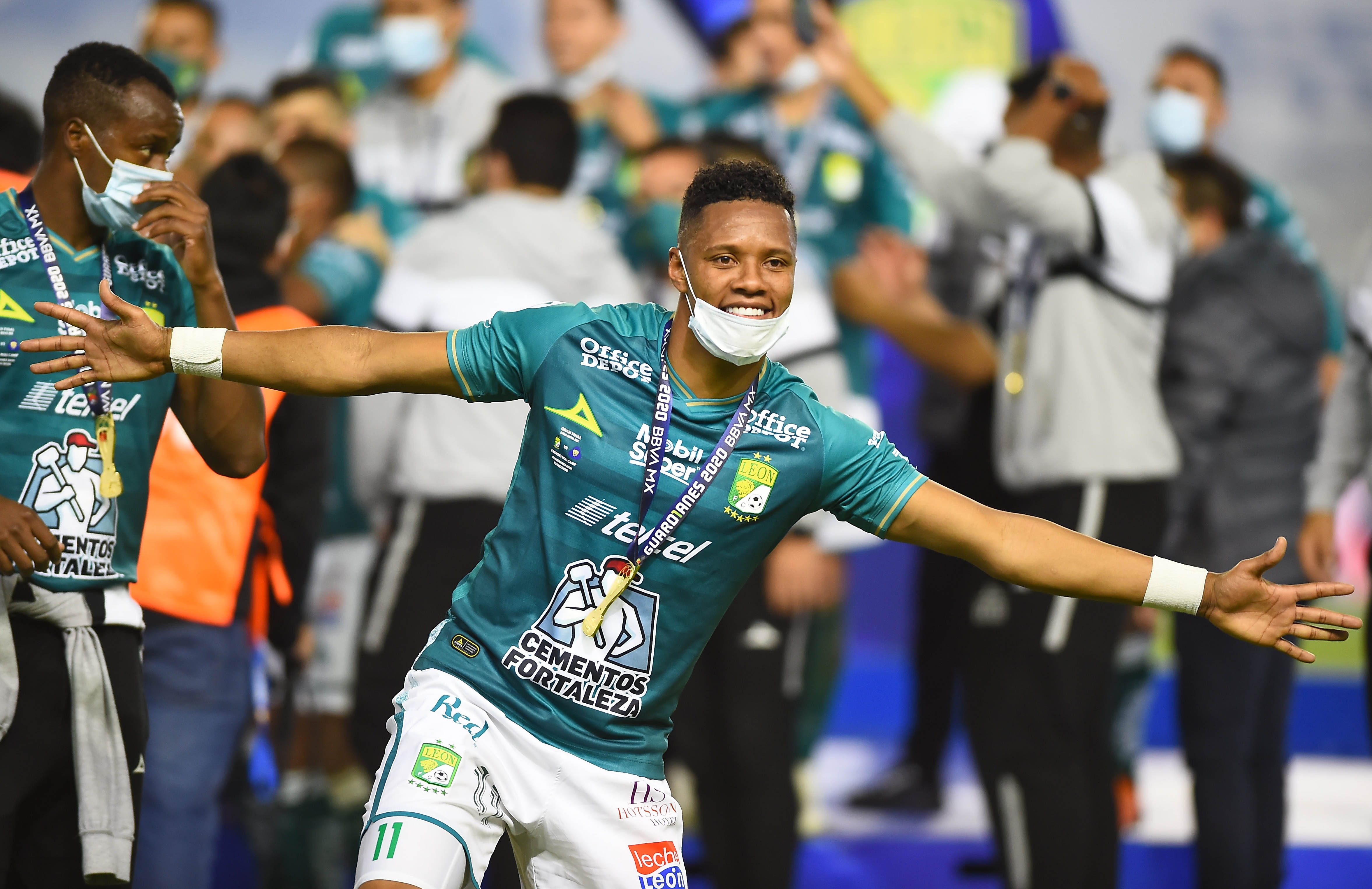 Yair Moreno Celebra después de ganar la Liga Mx.