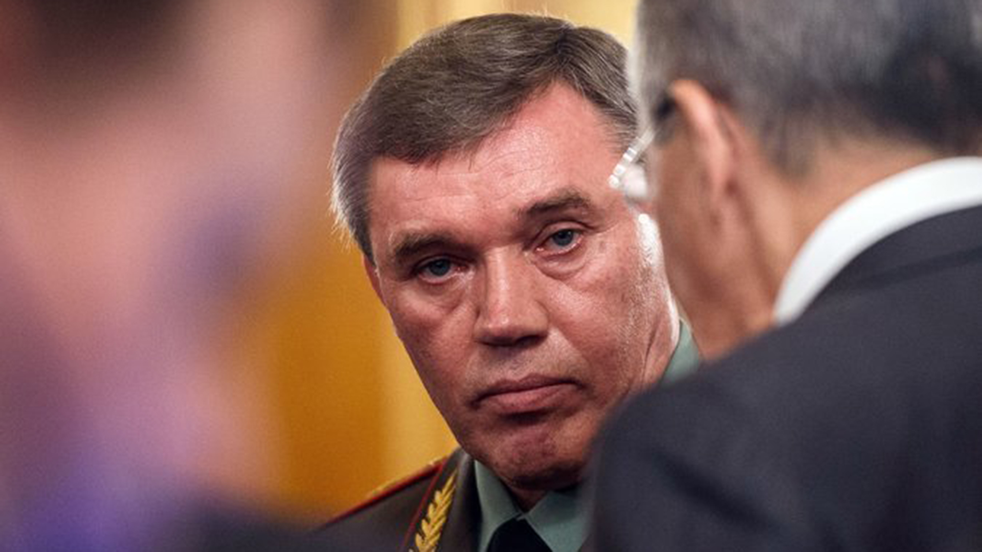 Se cree que Gerasimov recorre las líneas del frente para entender mejor las condiciones en el campo de batalla (AFP)