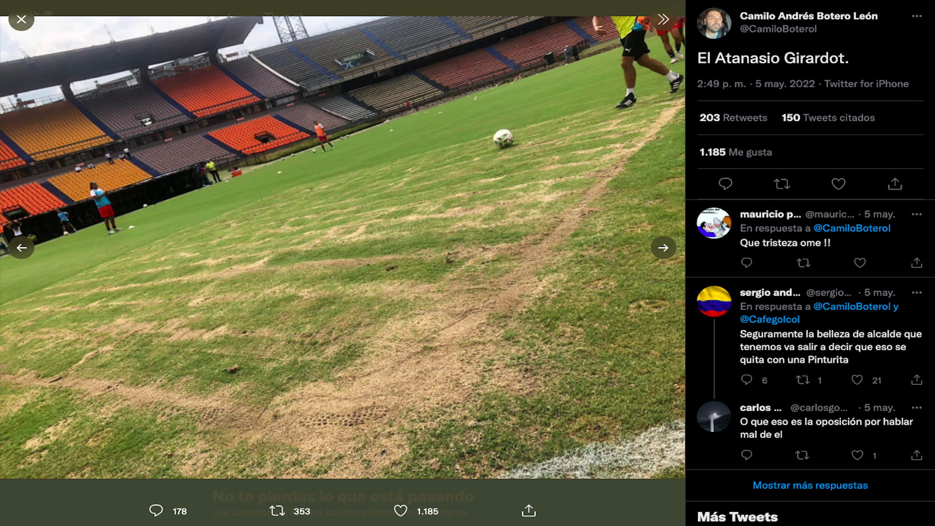 Recuadros de gramado en el mediocampo del estadio Atanasio Girardot / (Twitter: @CamiloBoterol)