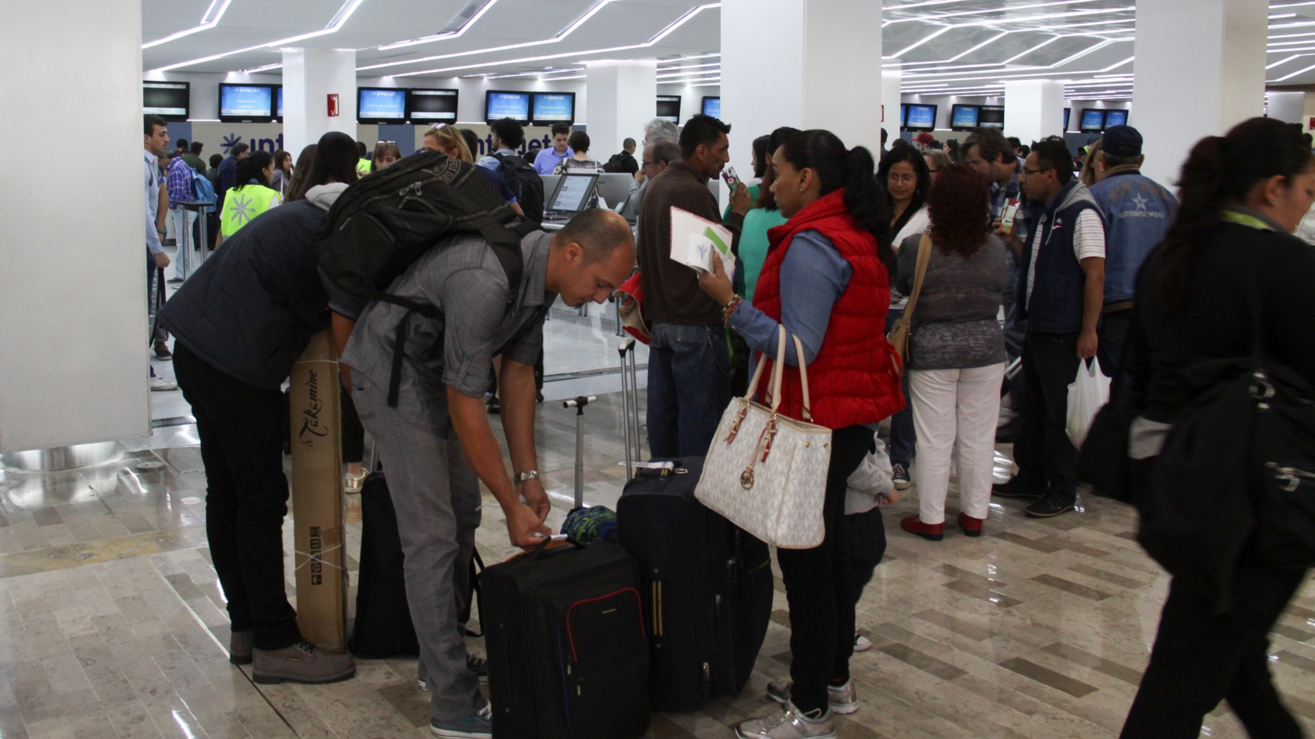Una organización en defensa de los consumidores aseguró que acumulan quejas de hasta 200 pasajeros contra Interjet (Foto: Antonio Cruz/ Cuartoscuro)