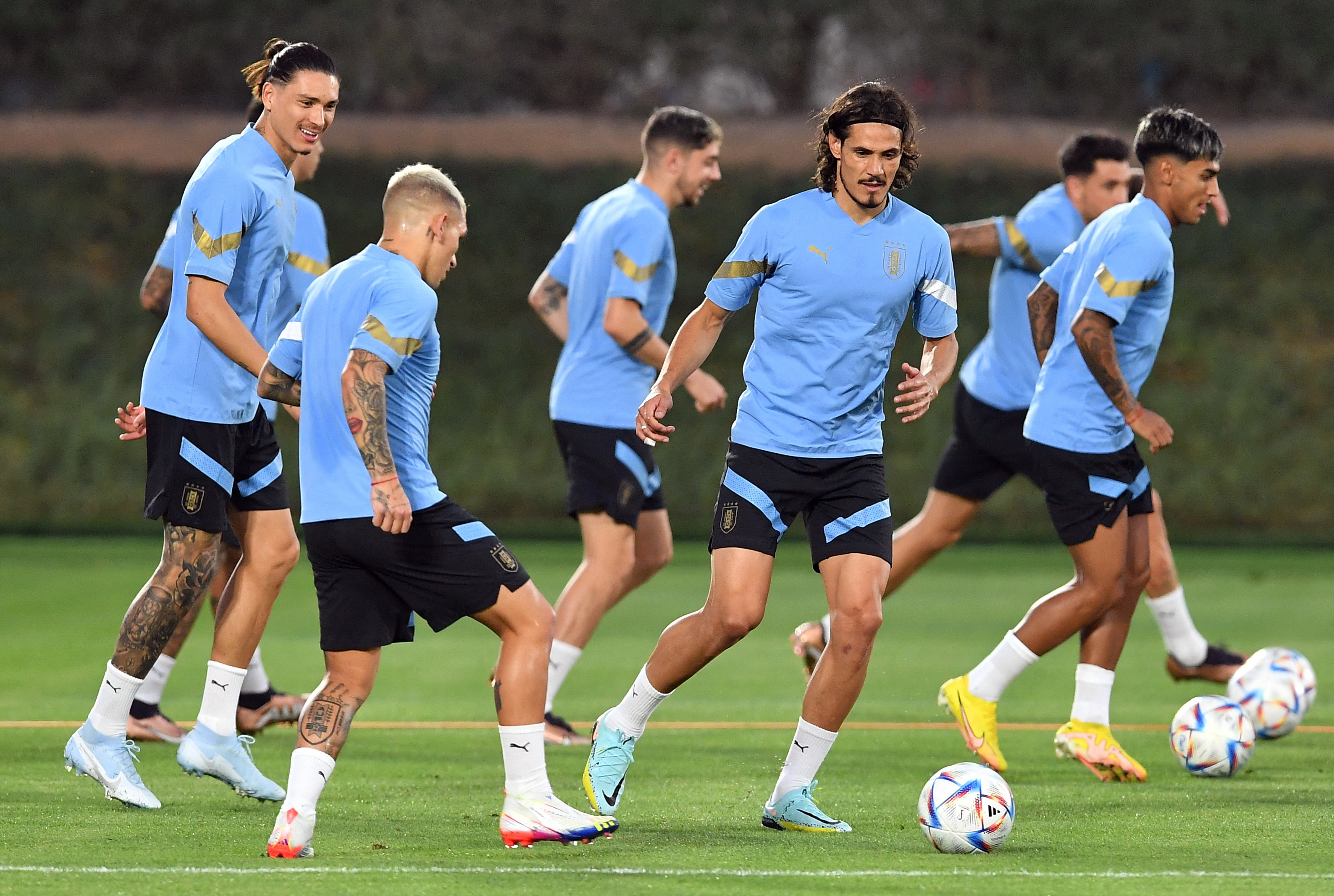 El entrenamiento de la selección uruguaya en Qatar, a la espera del debut ante Corea del Sur por el Grupo H (REUTERS/Jennifer Lorenzini)