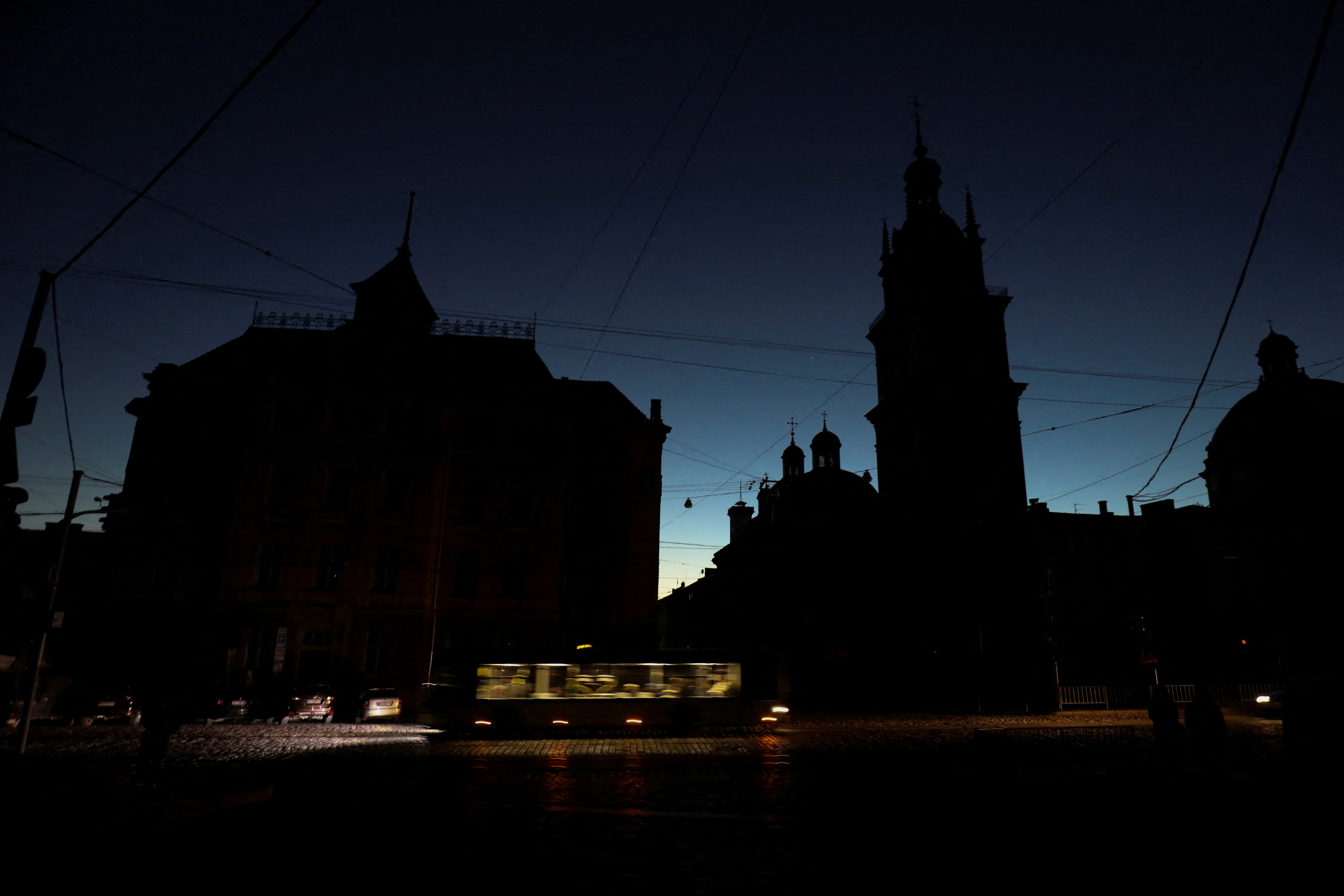 Corte del servicio eléctrico en Lviv (Reuters)