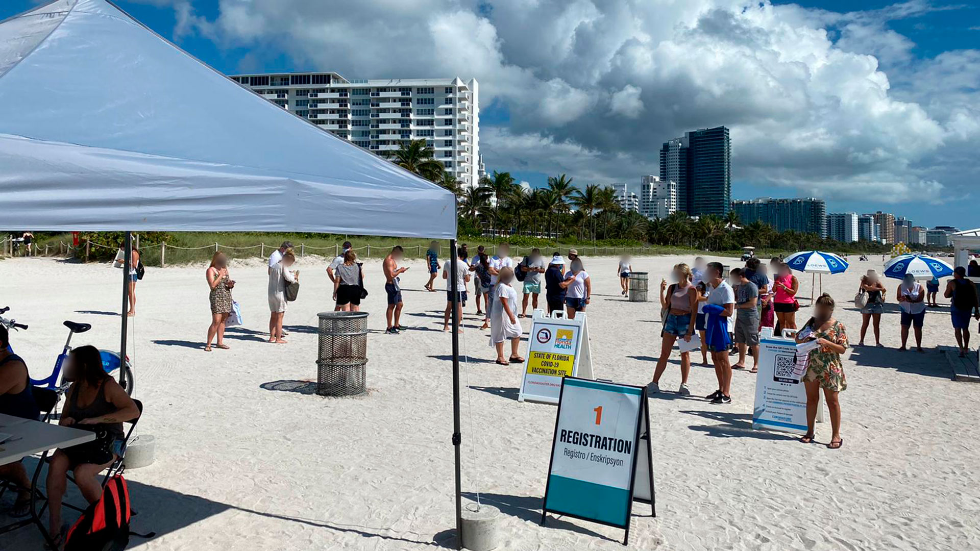 Miami Beach comenzó a vacunar contra el COVID-19 en la playa: “Los esperamos en la arena, hasta que no queden más dosis” - Infobae