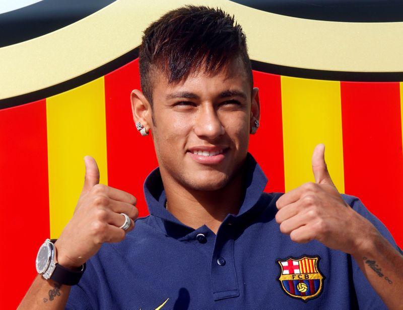 Foto de archivo de Neymar el día de su presentación como jugador del Barcelona., en 2013  (REUTERS/Albert Gea)