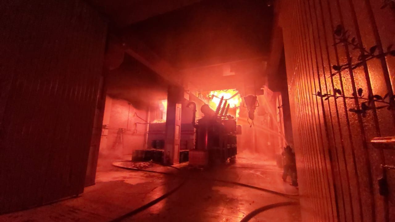 9 de enero 2021. Ciudad de México. Un incendio se registró en el Centro de Control del Metro ubicado en la calle de Delicias durante la madrugada de este sábado.