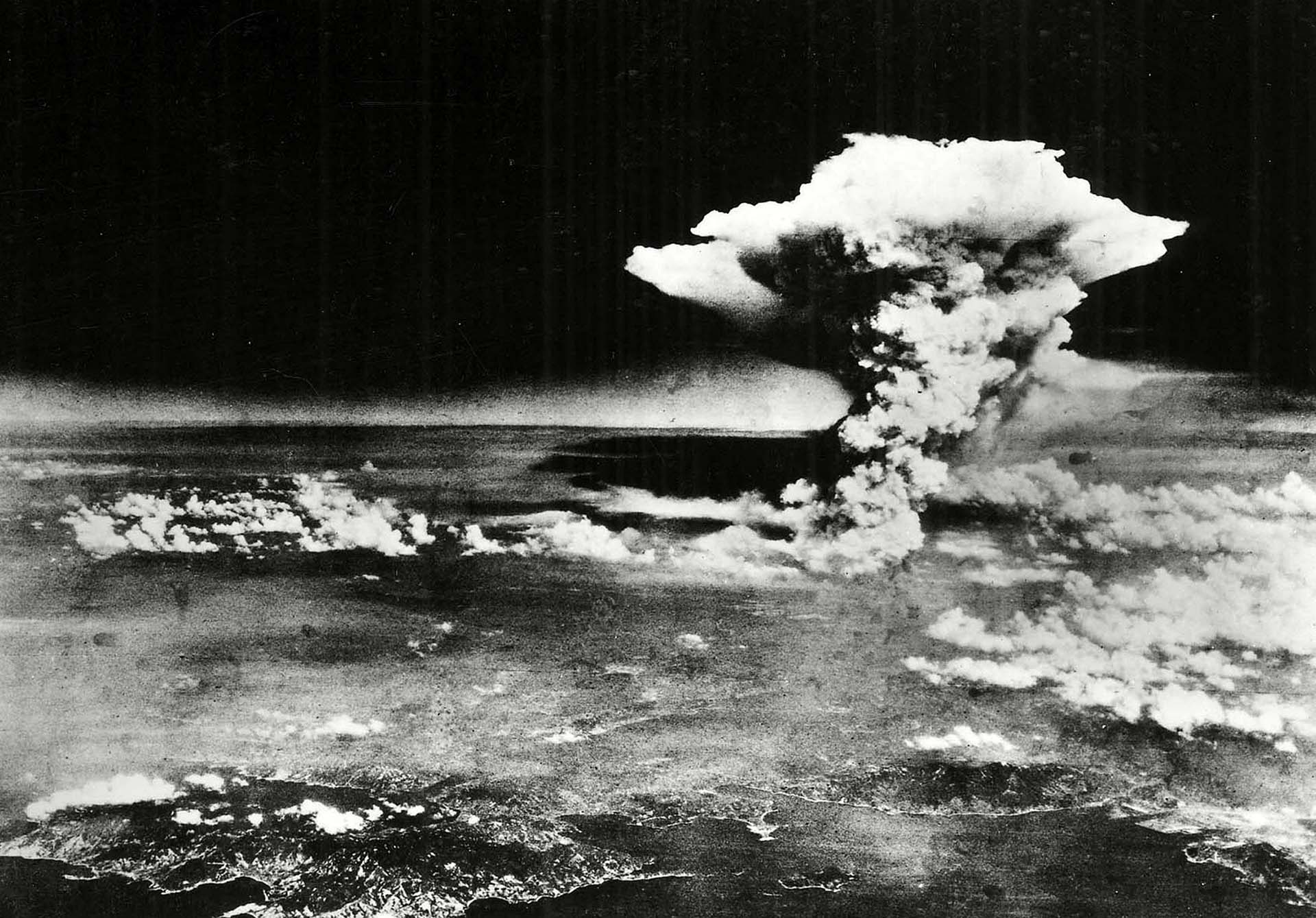 El hongo nuclear sobre Hiroshima (Universal History Archive/UIG/Shutterstock)