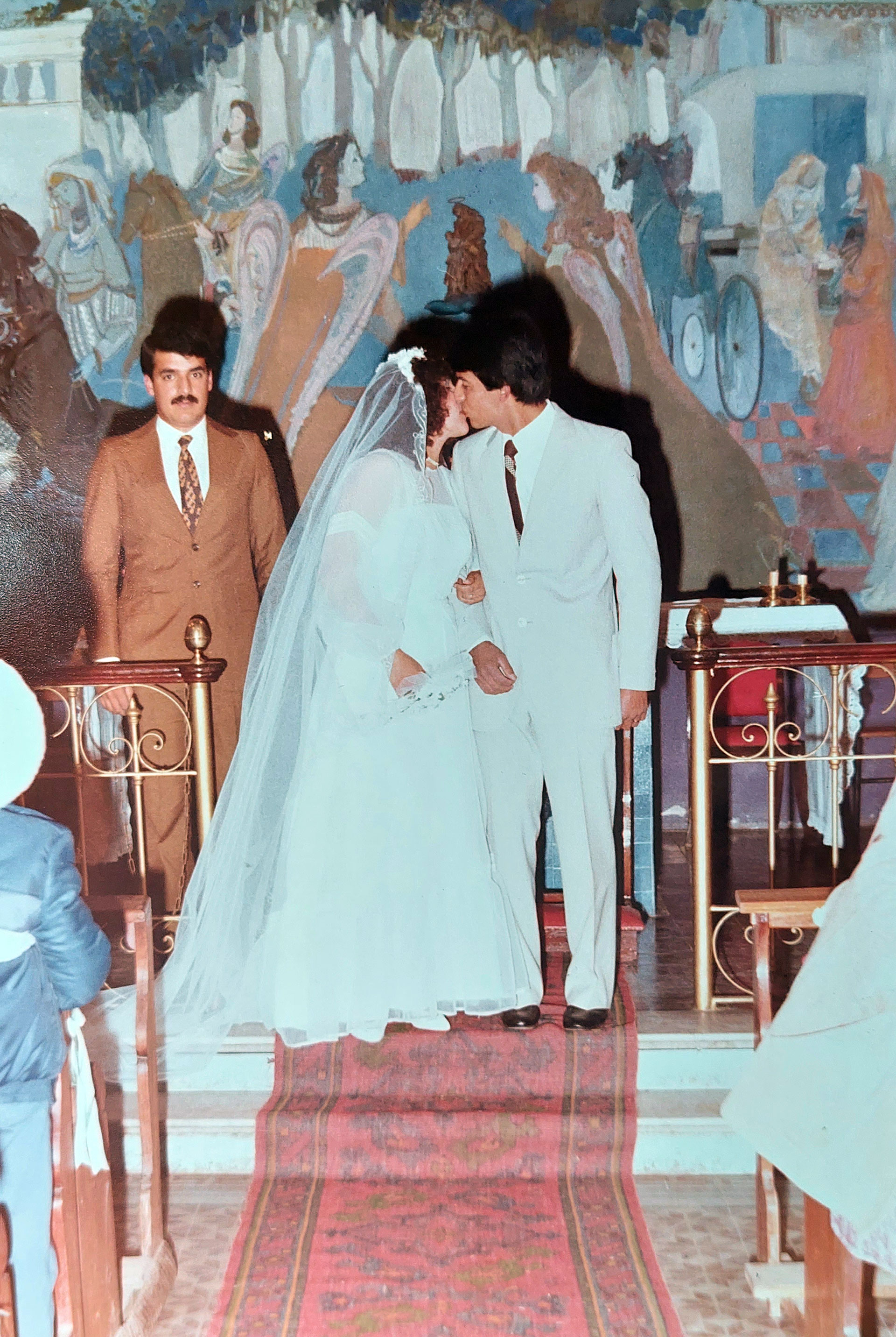 Con su estilo chapado a la antigua, Epi - como lo llaman en el barrio- pidi la mano de Blanca, al ao se comprometieron y luego, el 27 de mayo de 1983, se casaron en la iglesia Santa Ana de Glew