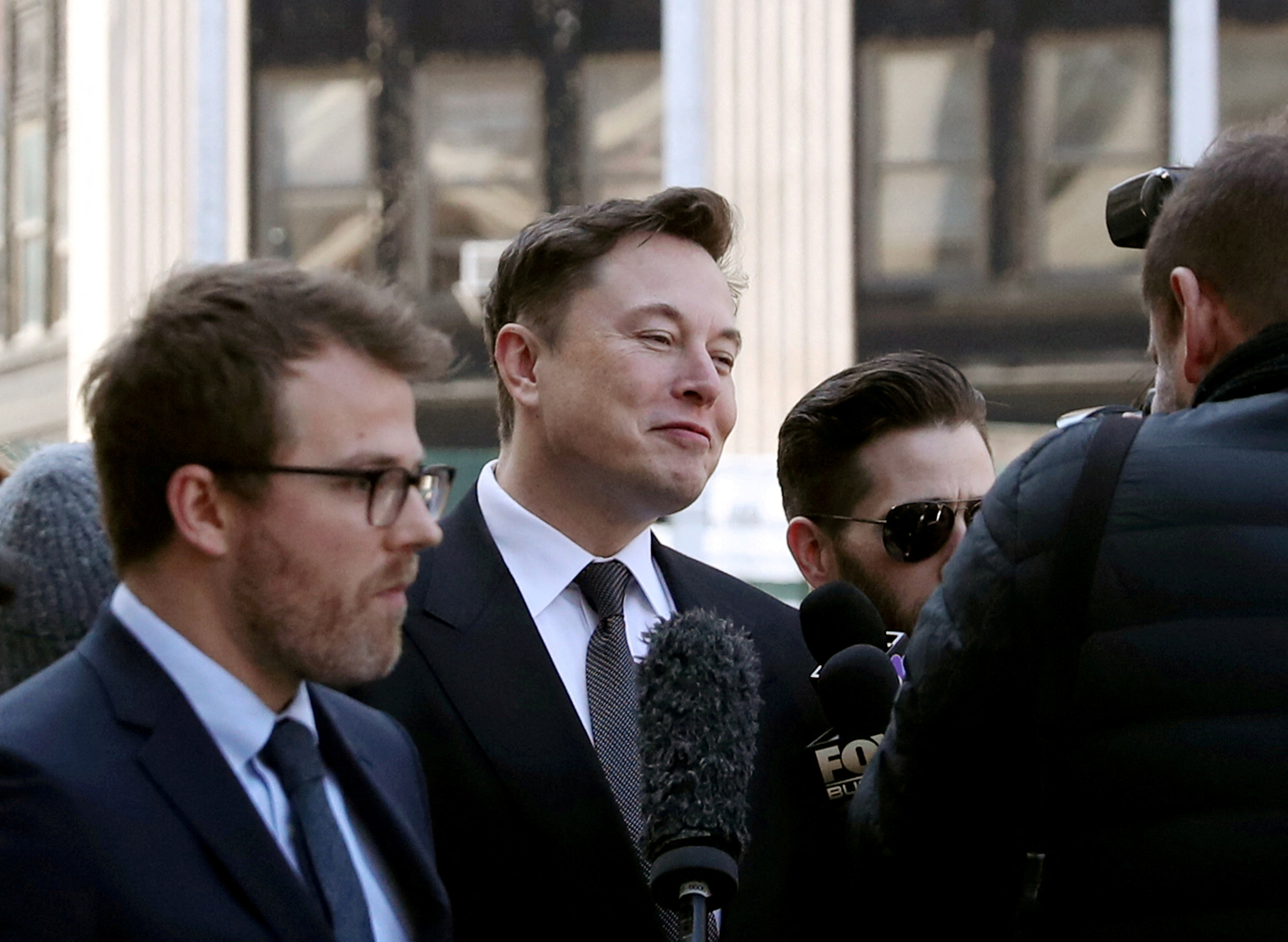 Elon Musk, en una de sus visitas a los tribunales como resultado de una investigación de la Securities and Exchange Commision (Reuters)