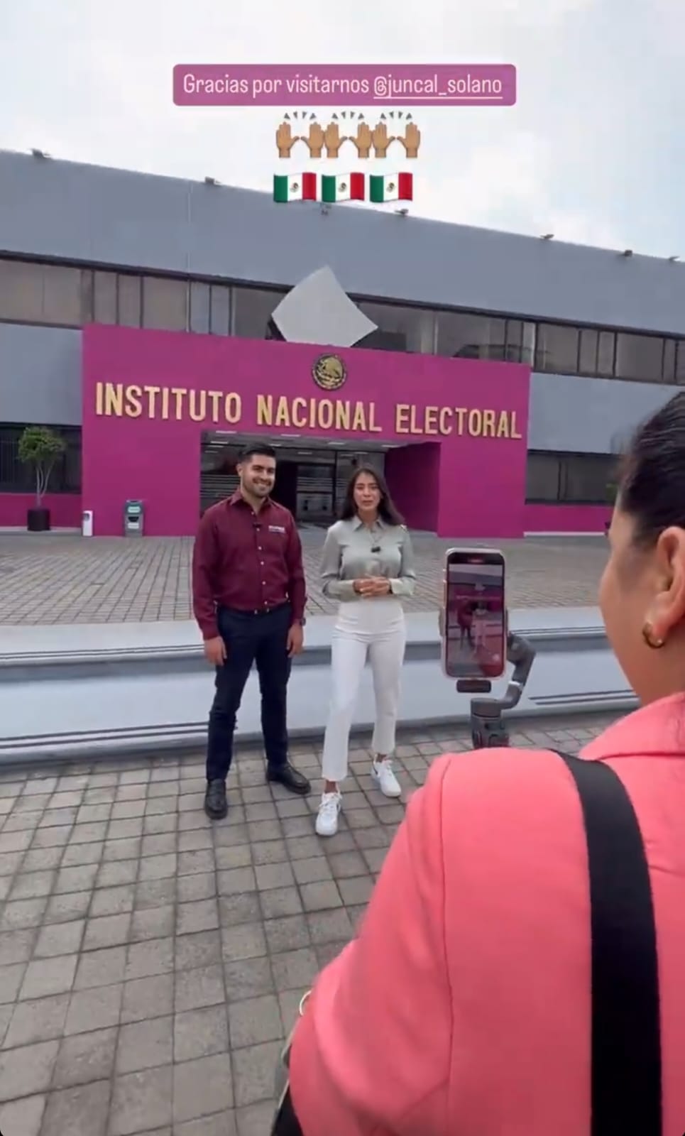 Youtuber afín a la 4T utilizó el salón de sesiones del INE para realizar un  podcast - Infobae