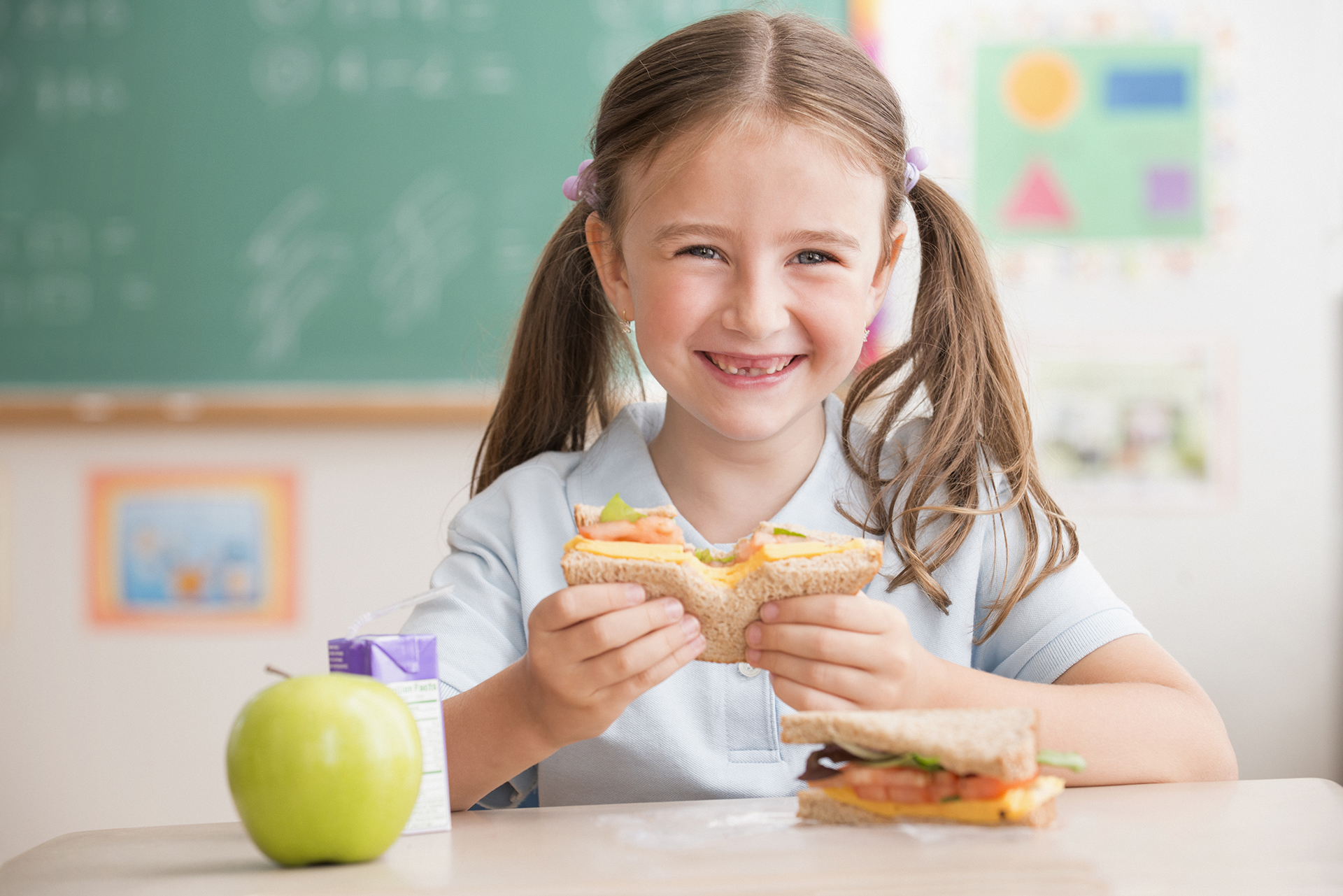 Lo visual es muy importante para todas las edades y especialmente para los más chicos: que los sándwiches sean coloridos por su variedad siempre puede ser un buen estímulo, así como sus acompañantes (Getty Images)