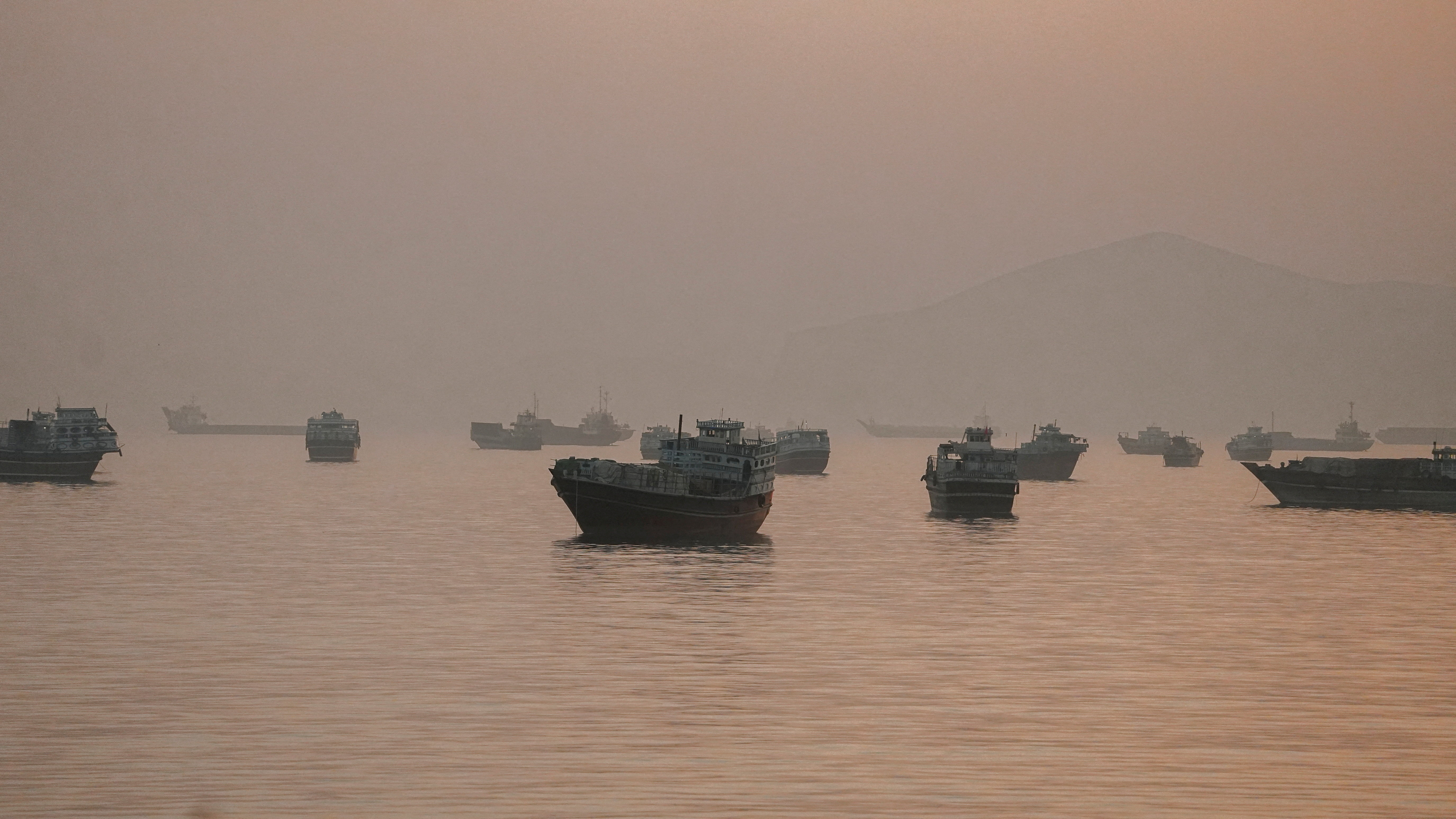 El tr&aacute;fico mar&iacute;timo disminuye en el Golfo P&eacute;rsico a medida que se intensifican las tensiones entre Estados Unidos e Ir&aacute;n
