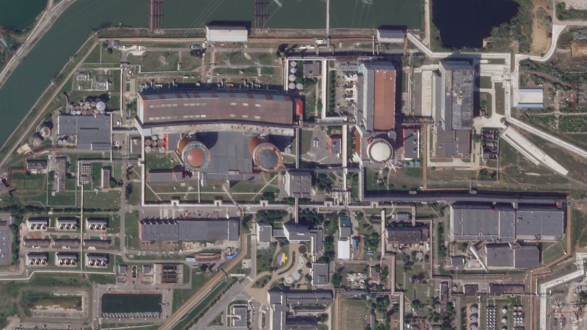 Imagen satelital de la planta nuclear en mayo (Planet Labs PBC via AP)