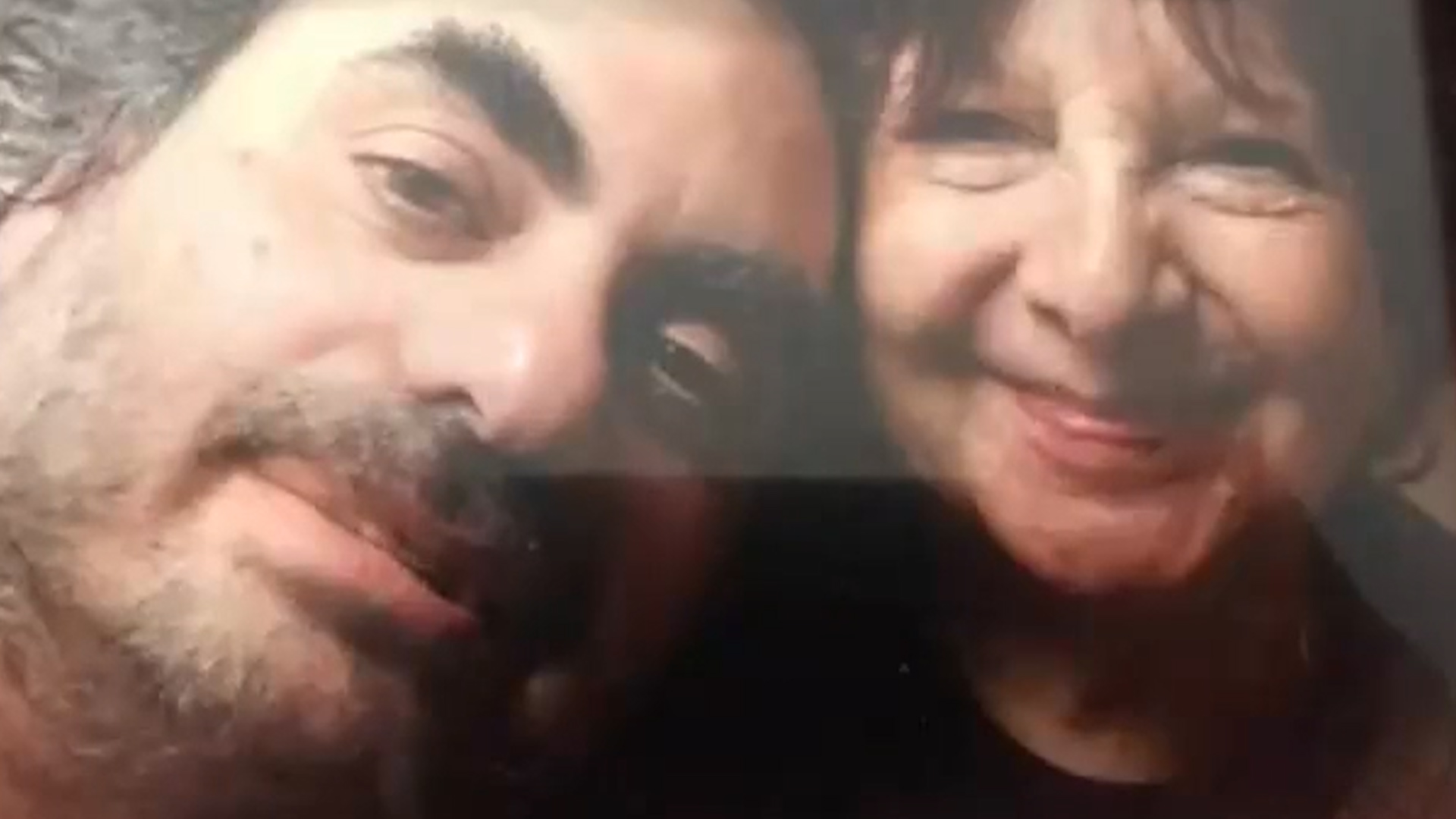 Roberto Moldavsky junto a su madre, Sara