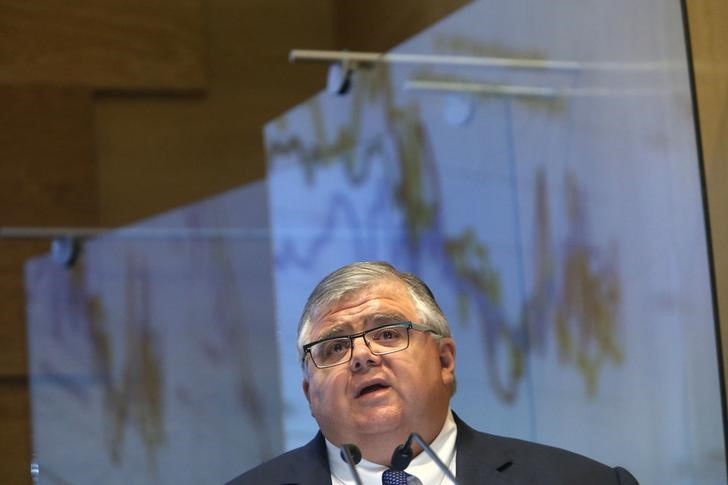 The Governing Board of the Banco de España announced last November the delivery of the Economy Award to Carstens Carstens.  REUTERS/Edgard Garrido