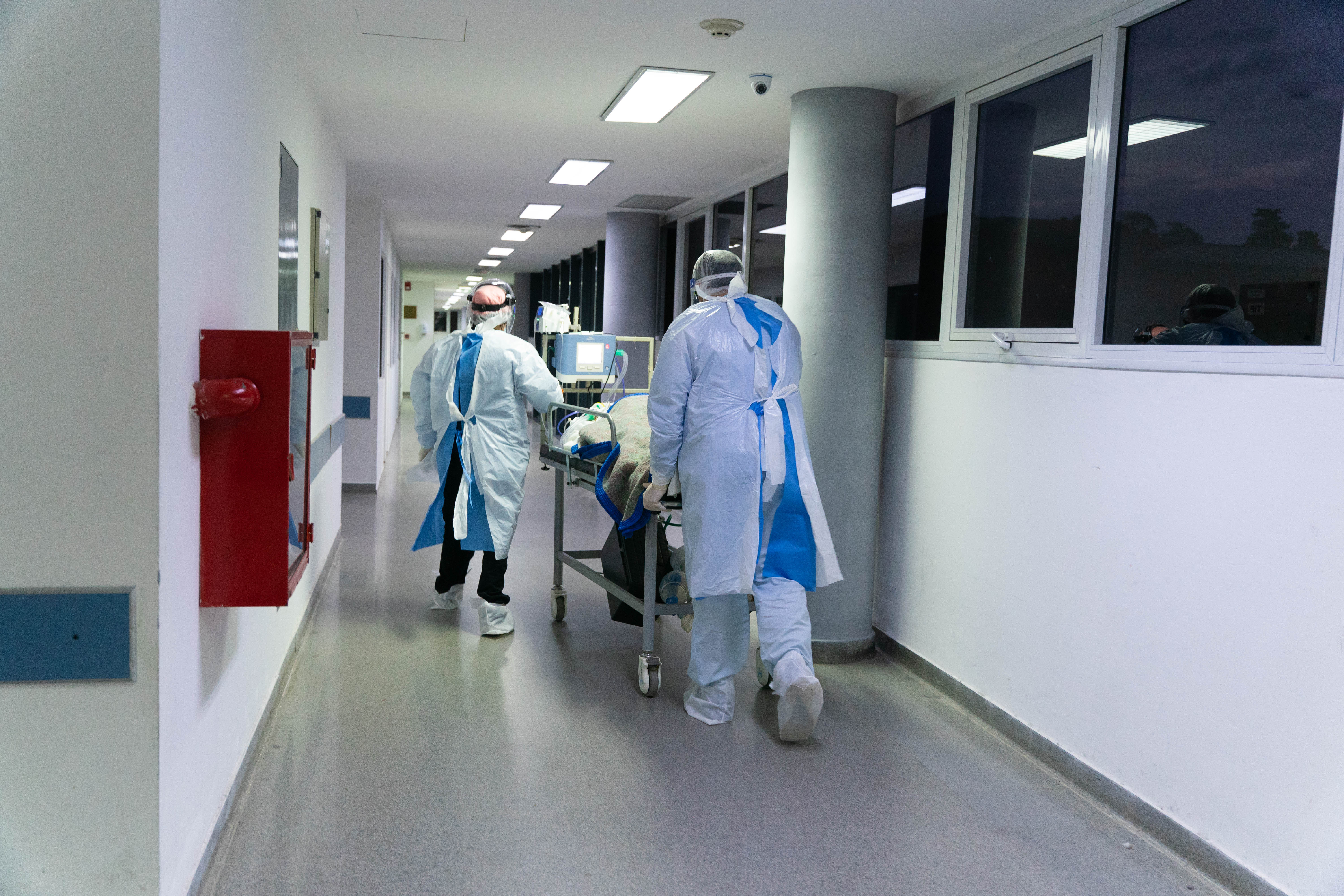 Antes de la pandemia, el hospital tenía una Unidad de Terapia Intensiva igual a esta, pero para pacientes con diferentes enfermedades. La UTI Covid está igual de equipada, pero aislada.