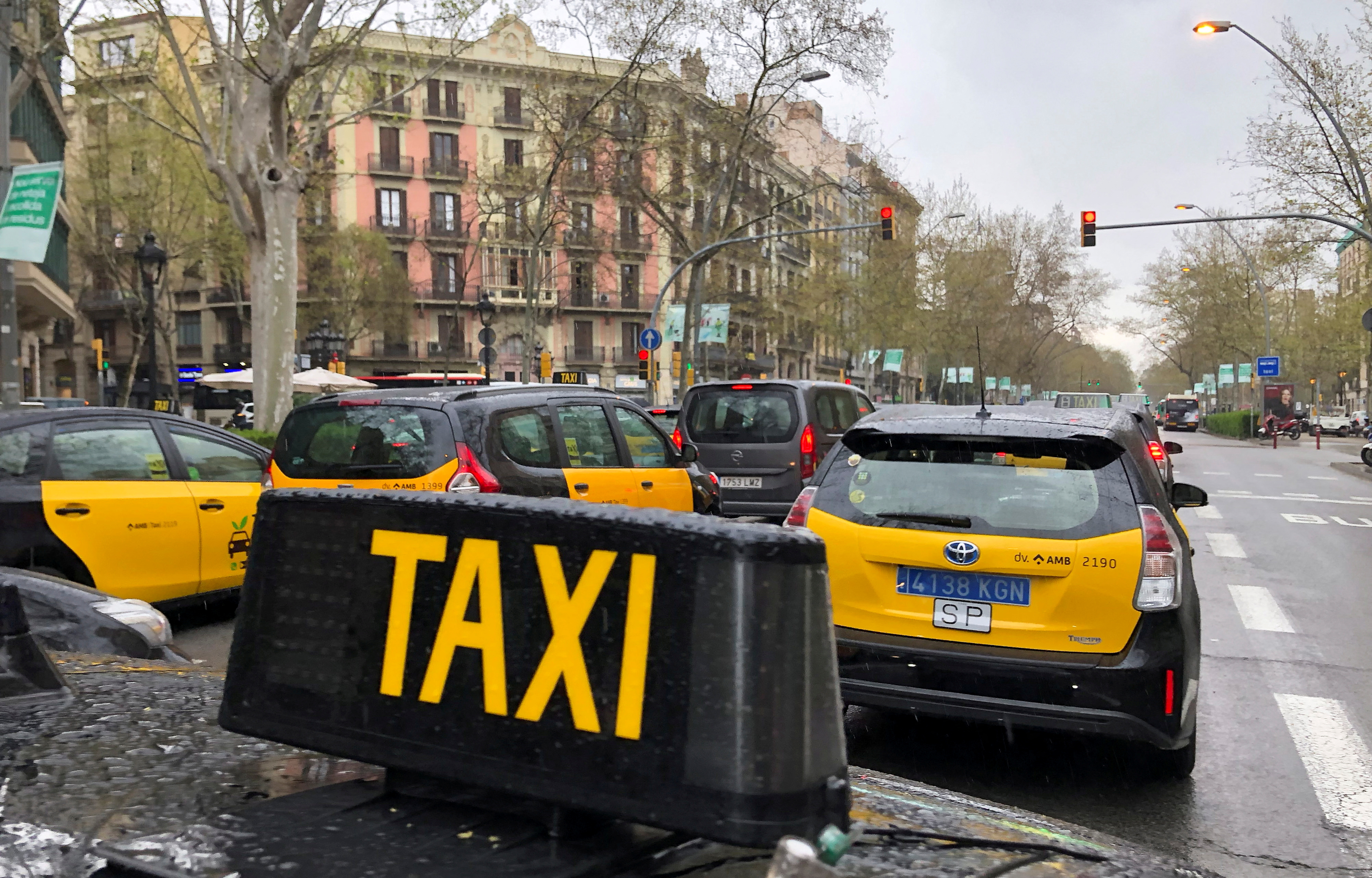 Una taxista echa de su coche a un cliente que se estaba masturbando -  Infobae