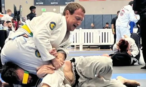 El fundador de Facebook Mark Zuckerberg ganó medallas de oro y plata en su primer torneo de jiu-jitsu