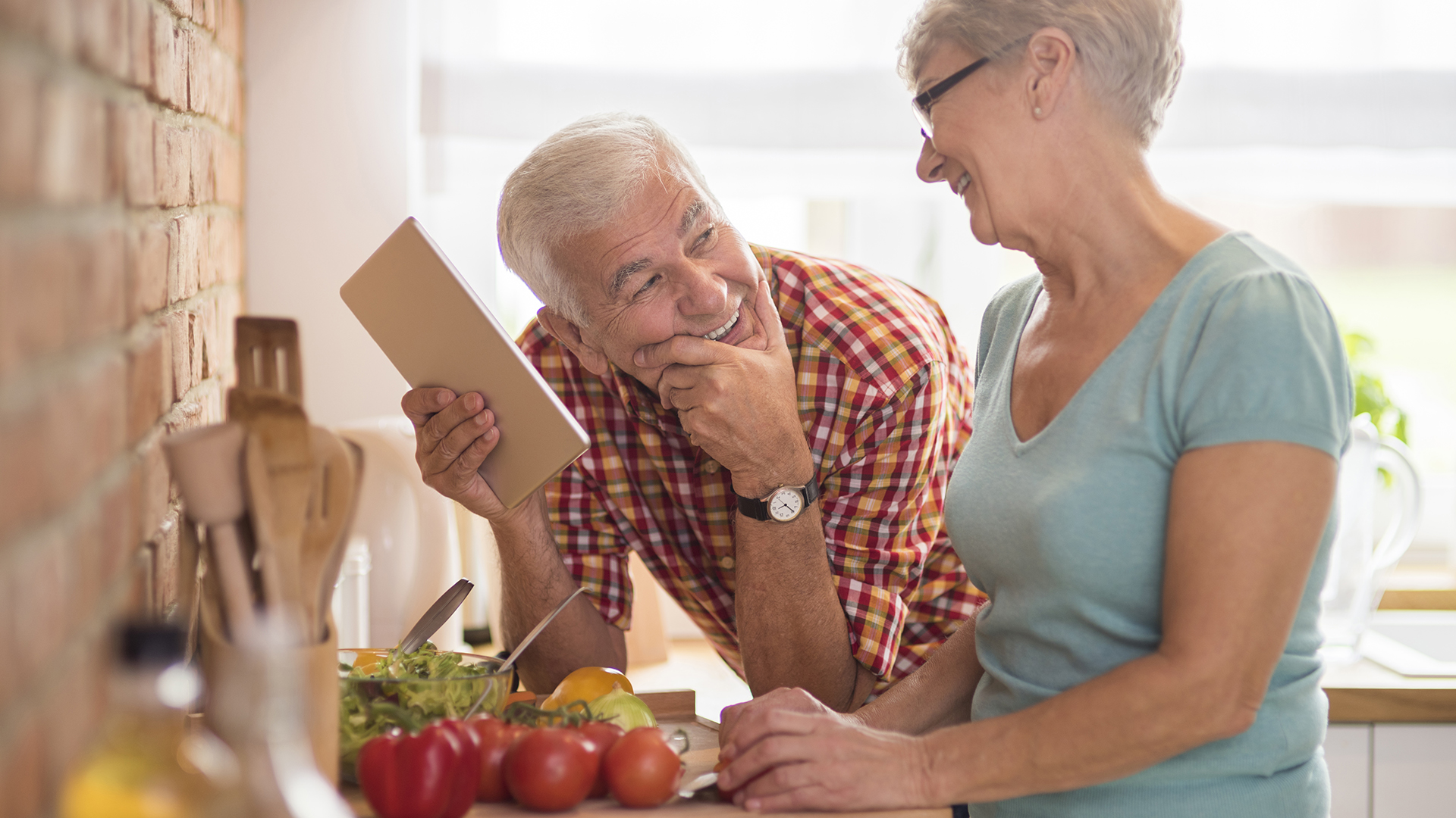 Bienestar en los adultos mayores: 5 ejercicios para vivir una transición saludable hacia la jubilación  