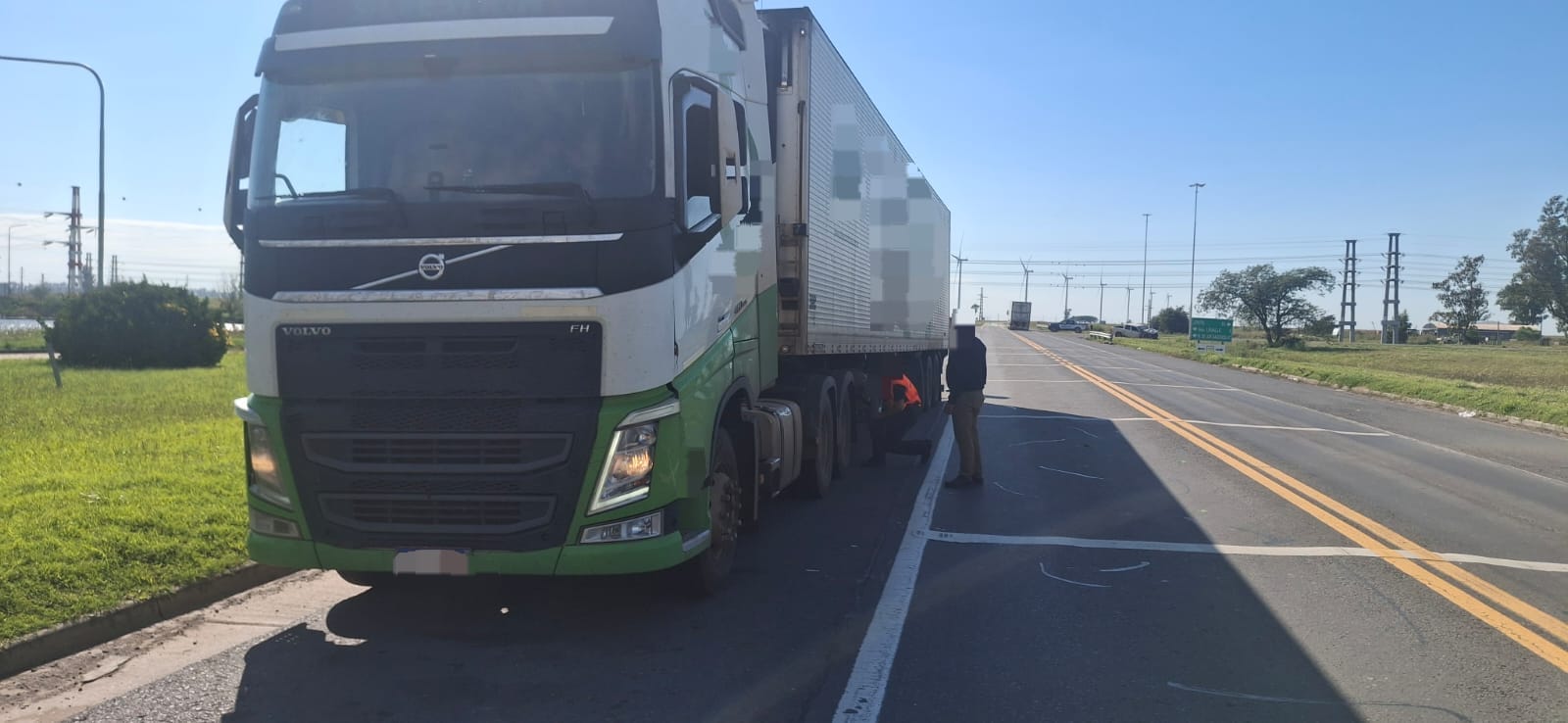 C&oacute;rdoba: un brutal choque dej&oacute; una v&iacute;ctima fatal tras impactar contra un cami&oacute;n en el cruce de dos rutas