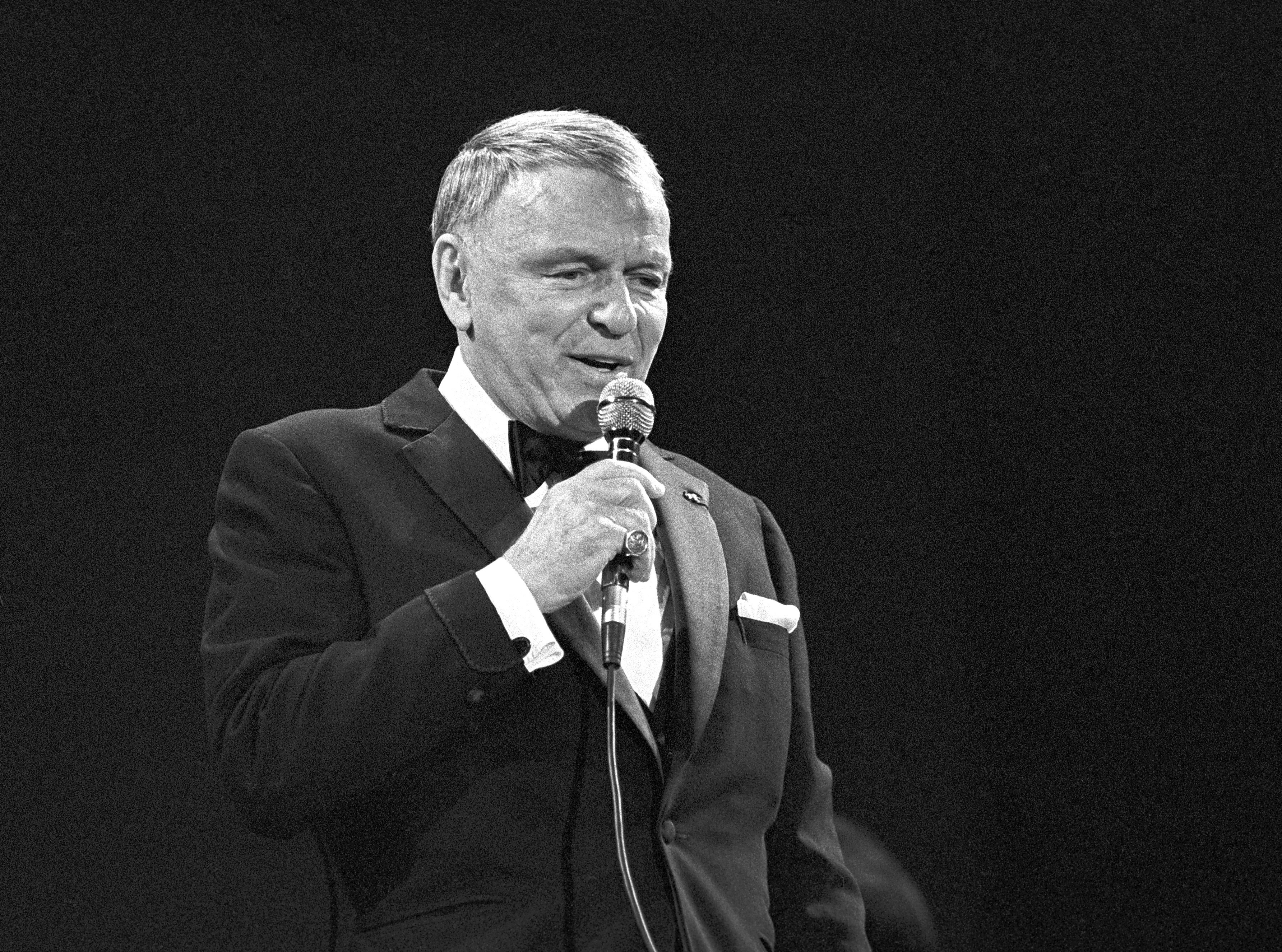 El cantante estadounidense Frank Sinatra durante un concierto en Madrid en 1986 (Efe/Manuel López Contreras/ct/Archivo) 