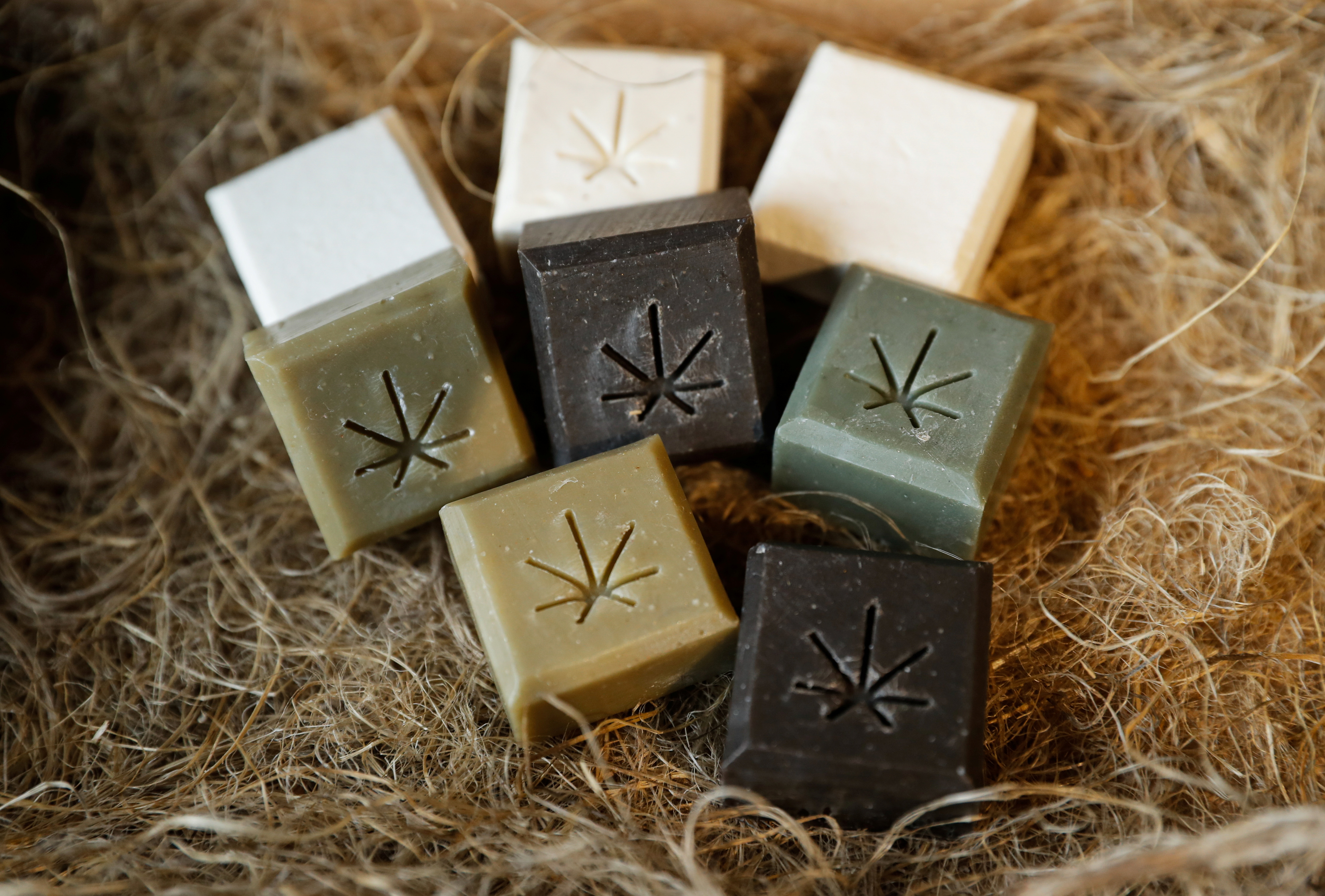 Jabones hechos a base de cannabis, uno de los tantos productos derivados de la planta (REUTERS/Evgenia Novozhenina)
