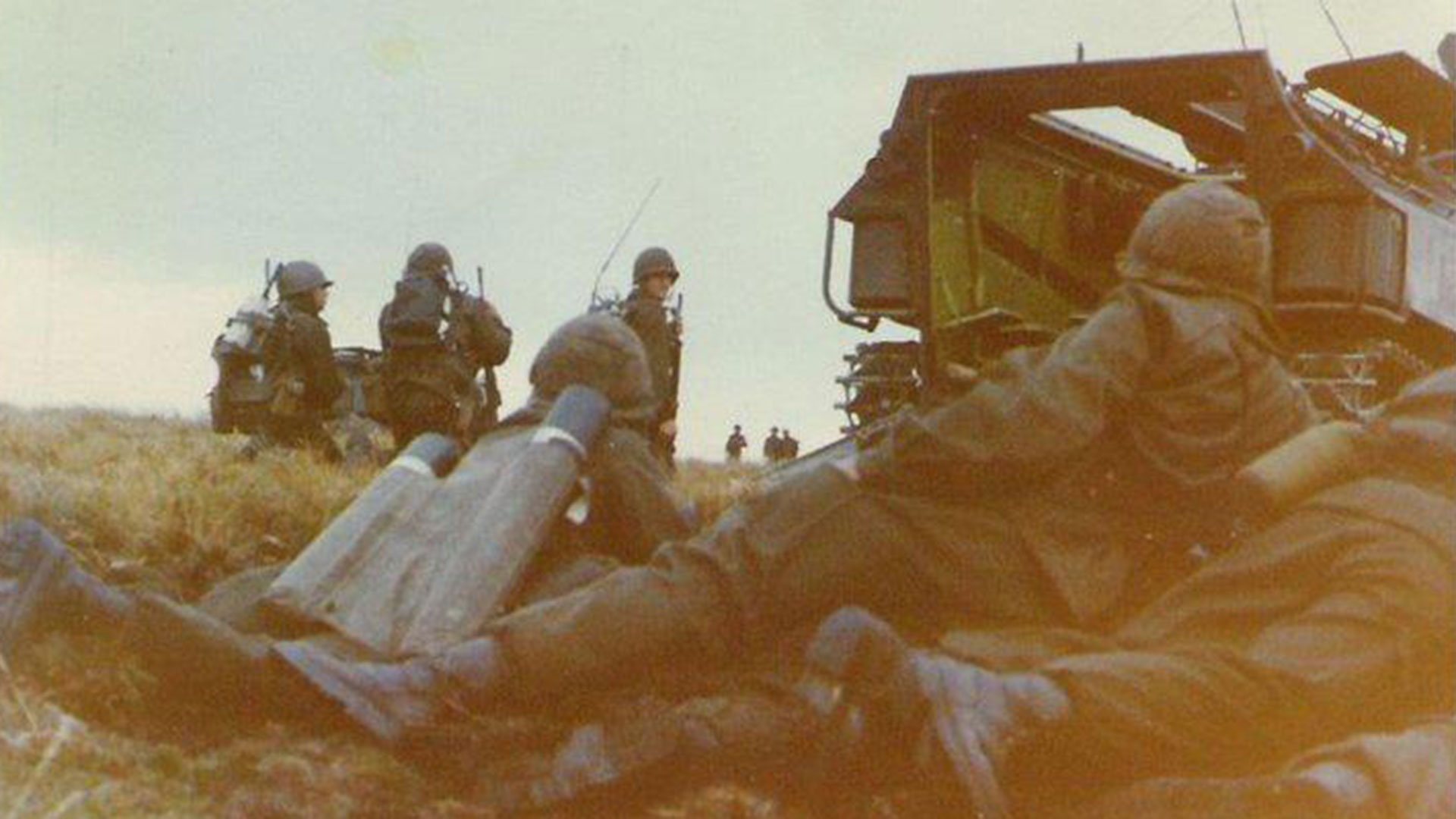 Infantes de Marina luego del desembarco en Malvinas el 2 de abril de 1982