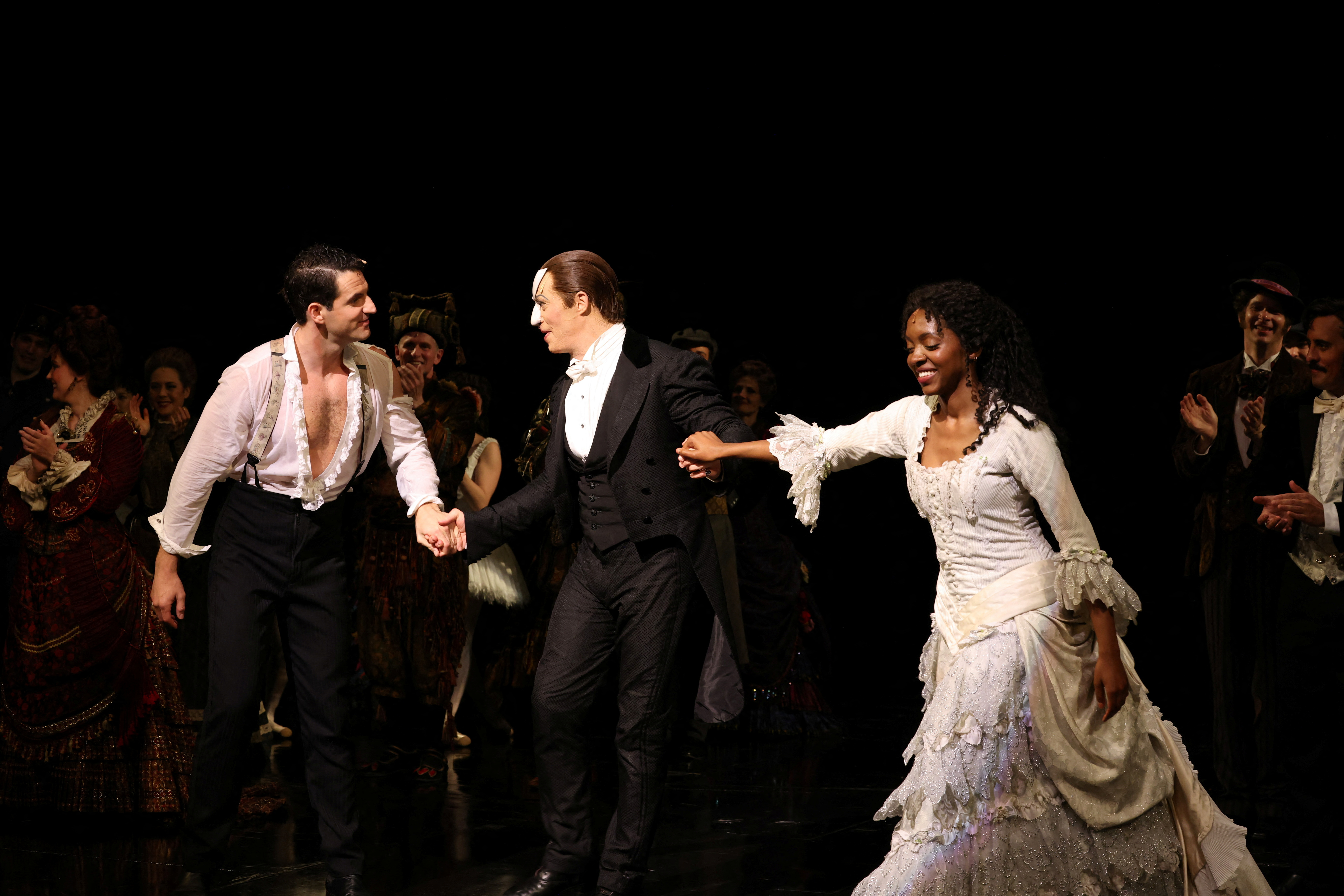 The protagonists of the play in their farewell after the last show.  (PHOTO: REUTERS/Caitlin Ochs)