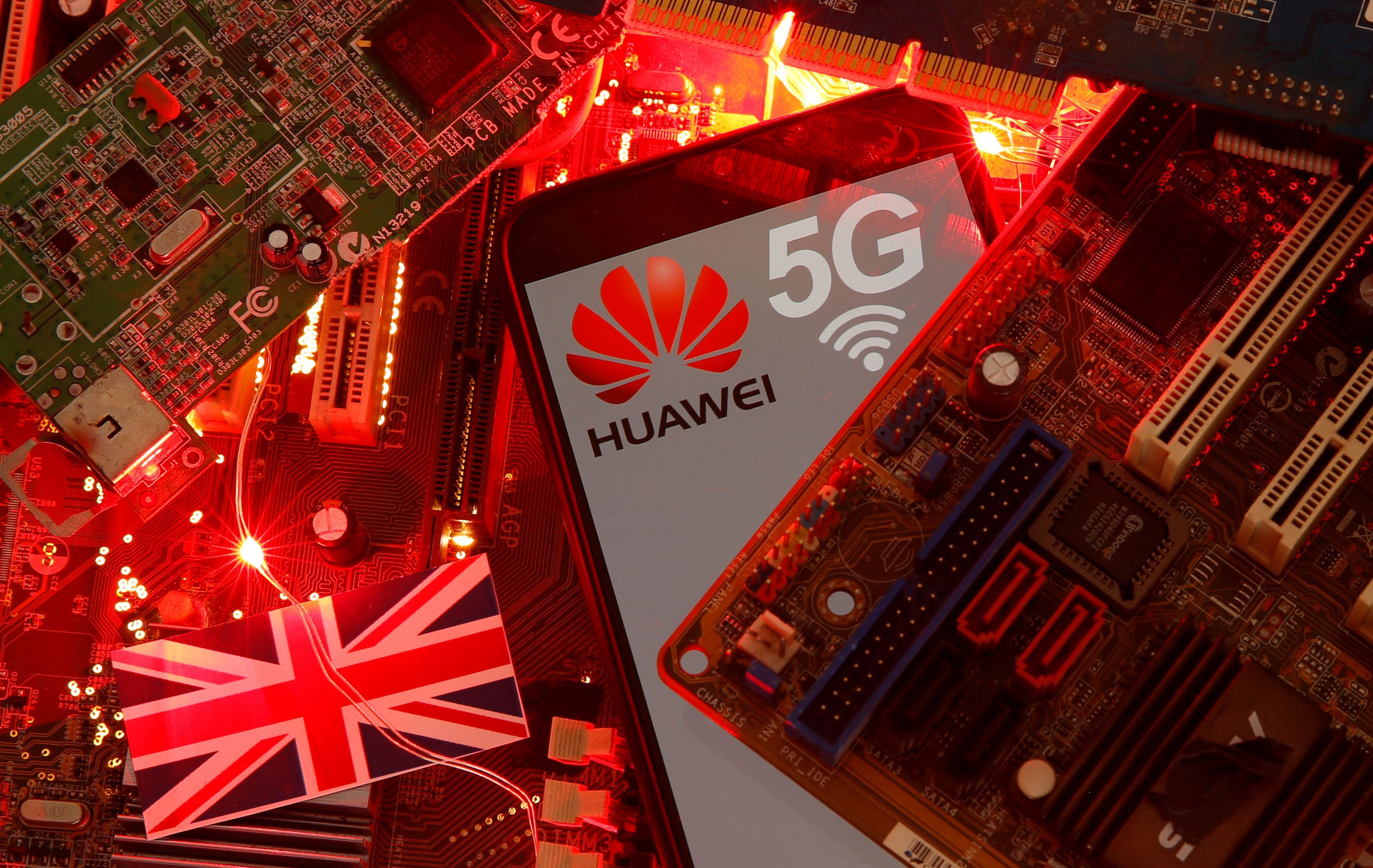 En enero el Reino Unido había limitado a 35% la participación de Huawei en sus redes de 5G, pero ahora busca su salida total (REUTERS/Dado Ruvic)