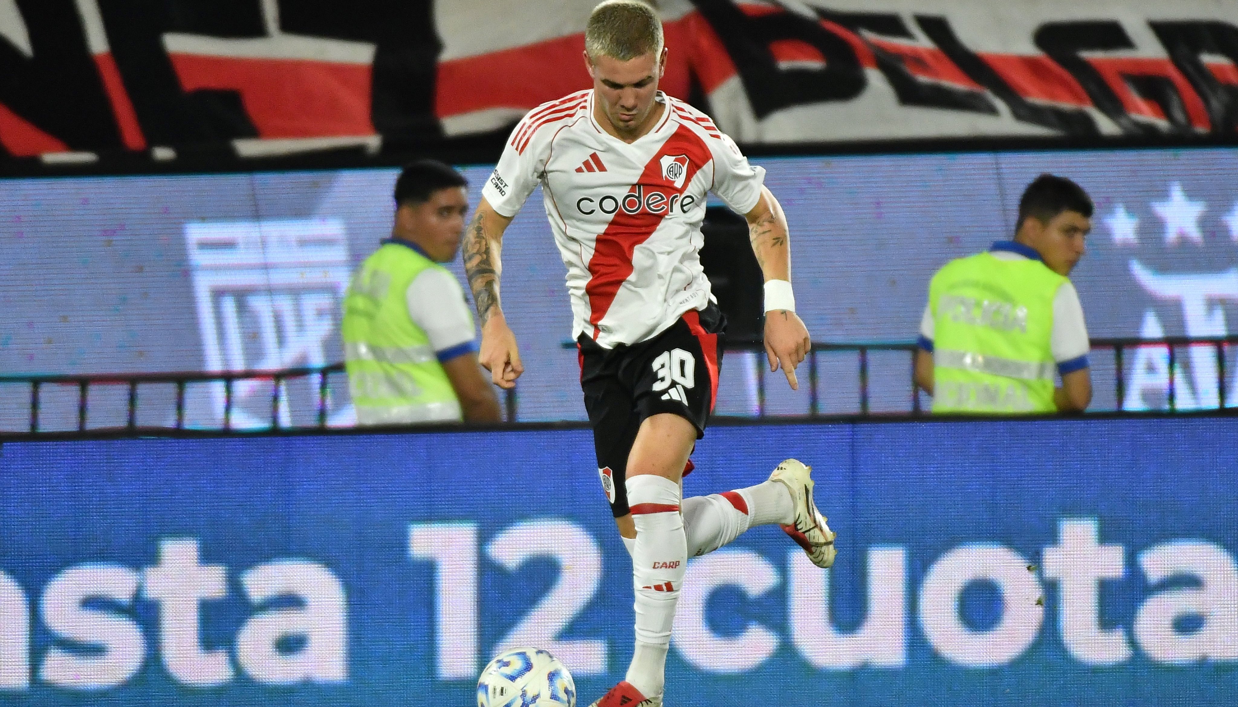 Enganche y zurdazo que venció las manos del arquero: el golazo de Mantantuono para River Plate ante Ciudad de Bolívar