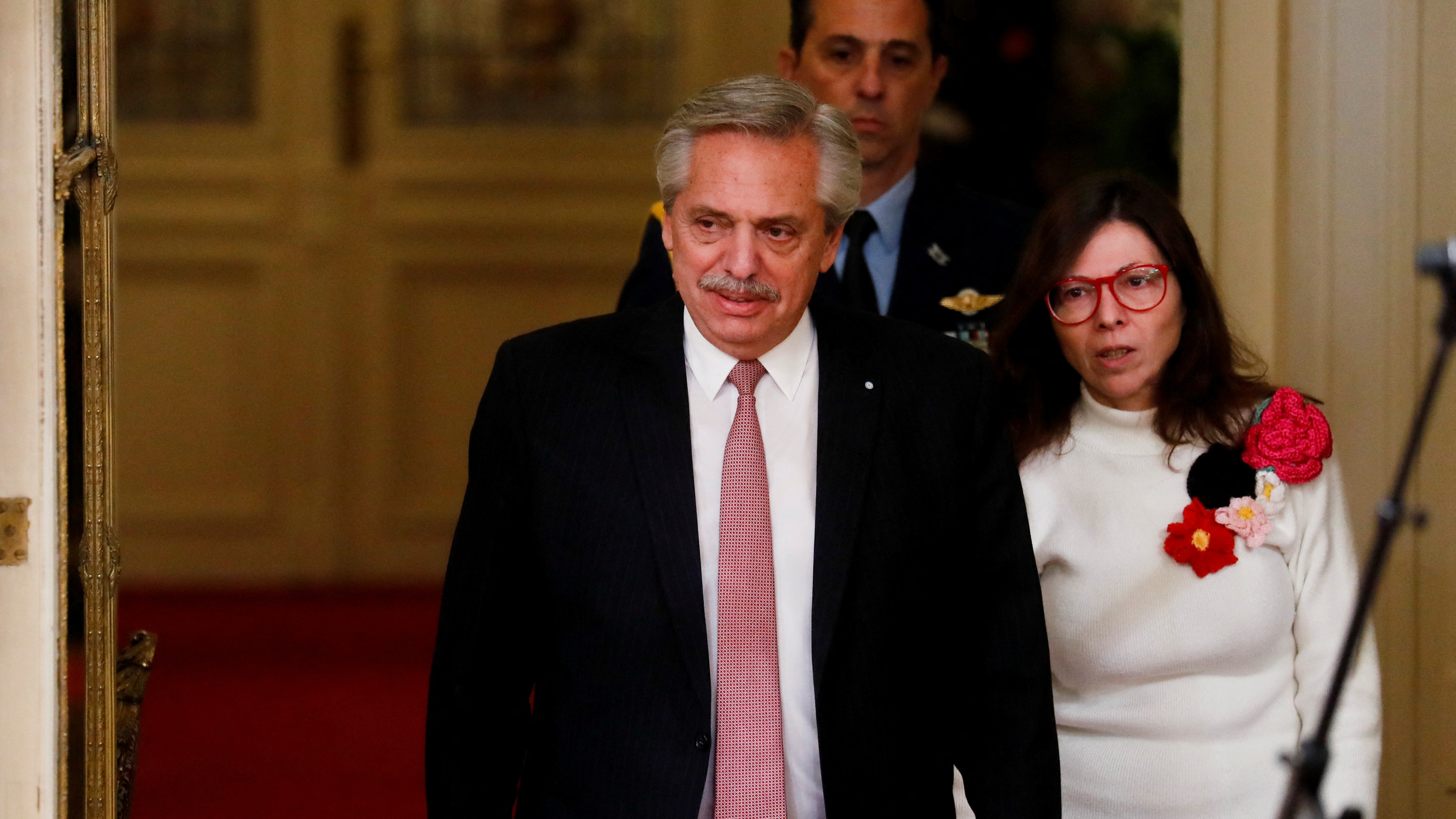 Alberto Fernández junto a la nueva ministra de Economía, Silvina Batakis (REUTERS)