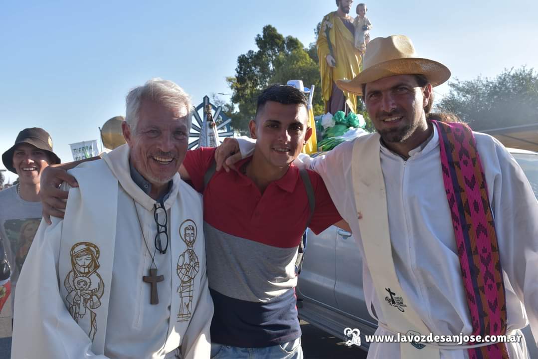 El obispo de San Justo, monseñor Eduardo García (izq) y el padre Nicolás Angelotti (der)