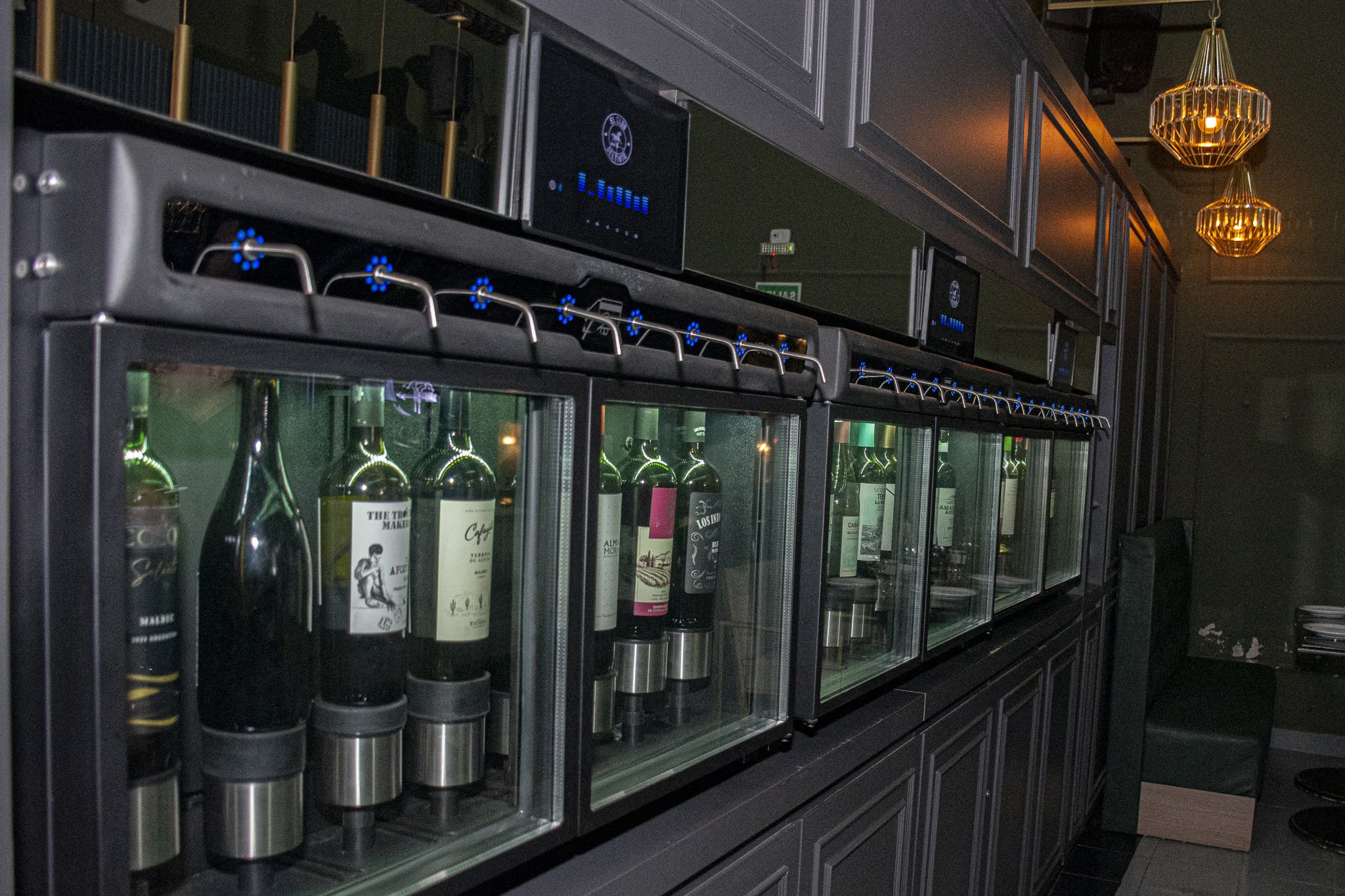 Dispenser de vino: se puede encontrar en diferentes locales gastronómicos, como en el Club del Tinto o en la Hacienda de Molinos