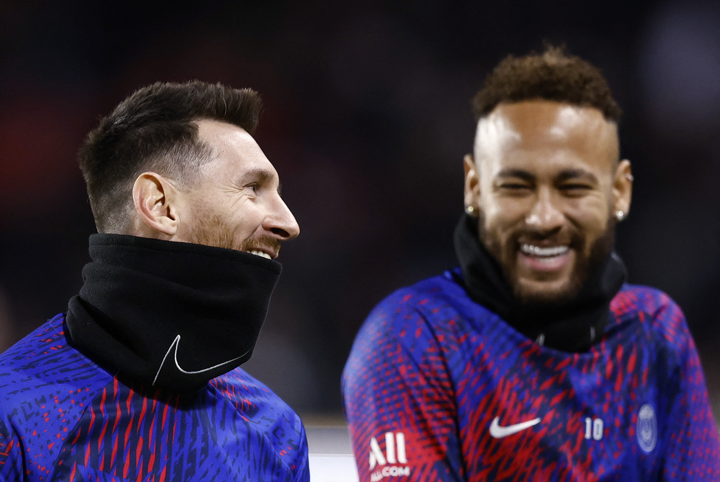 Messi y Neymar a pura risa en la entrada en calor pero con bajo rendimiento en el duelo frente al Rennes (Foto: Reuters)
