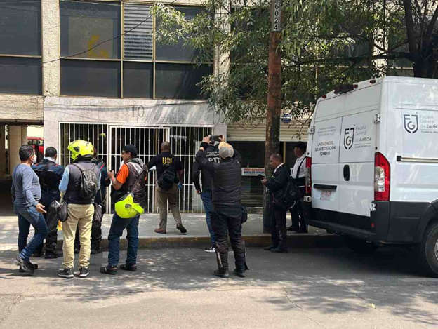 Elementos de la Fiscalía de la Ciudad de México ya se encuentran en el lugar realizando las primeras investigaciones (Foto: TW/JLM_Noticias)