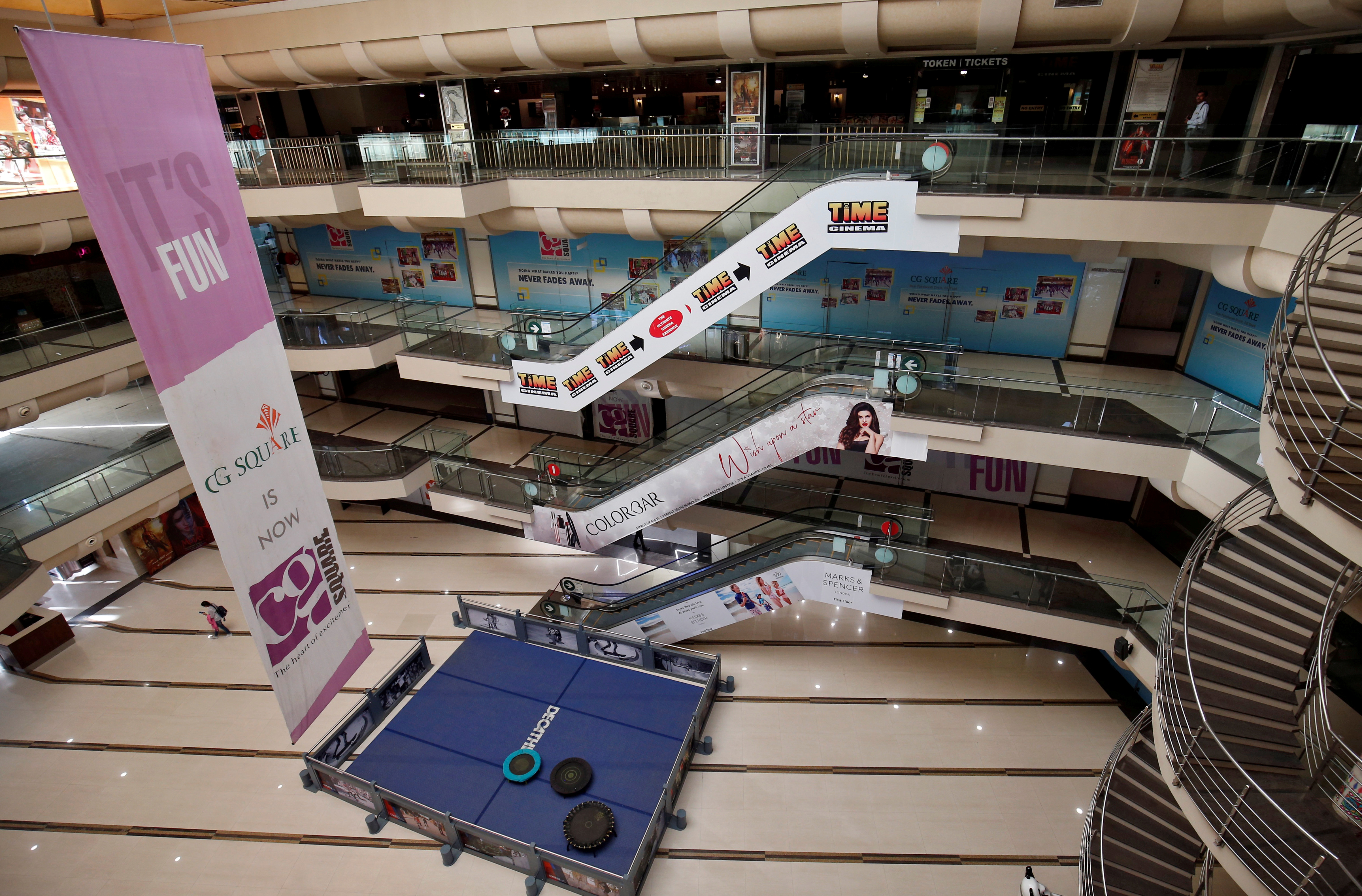 Un shopping desierto en Ahmedabad, India (REUTERS/Amit Dave/File Photo)