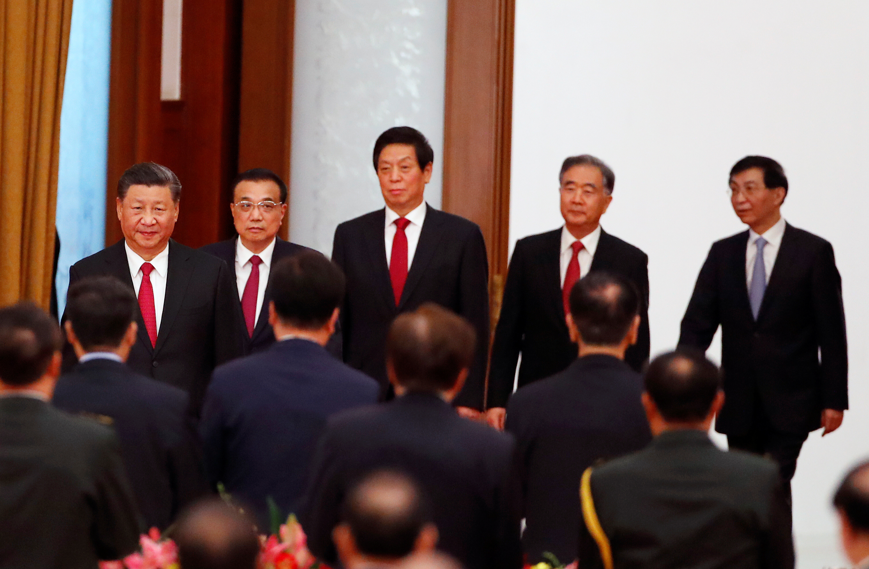 El presidente chino, Xi Jinping, y los miembros del comité permanente, Li Keqiang, Li Zhanshu, Wang Yang y Wang Huning