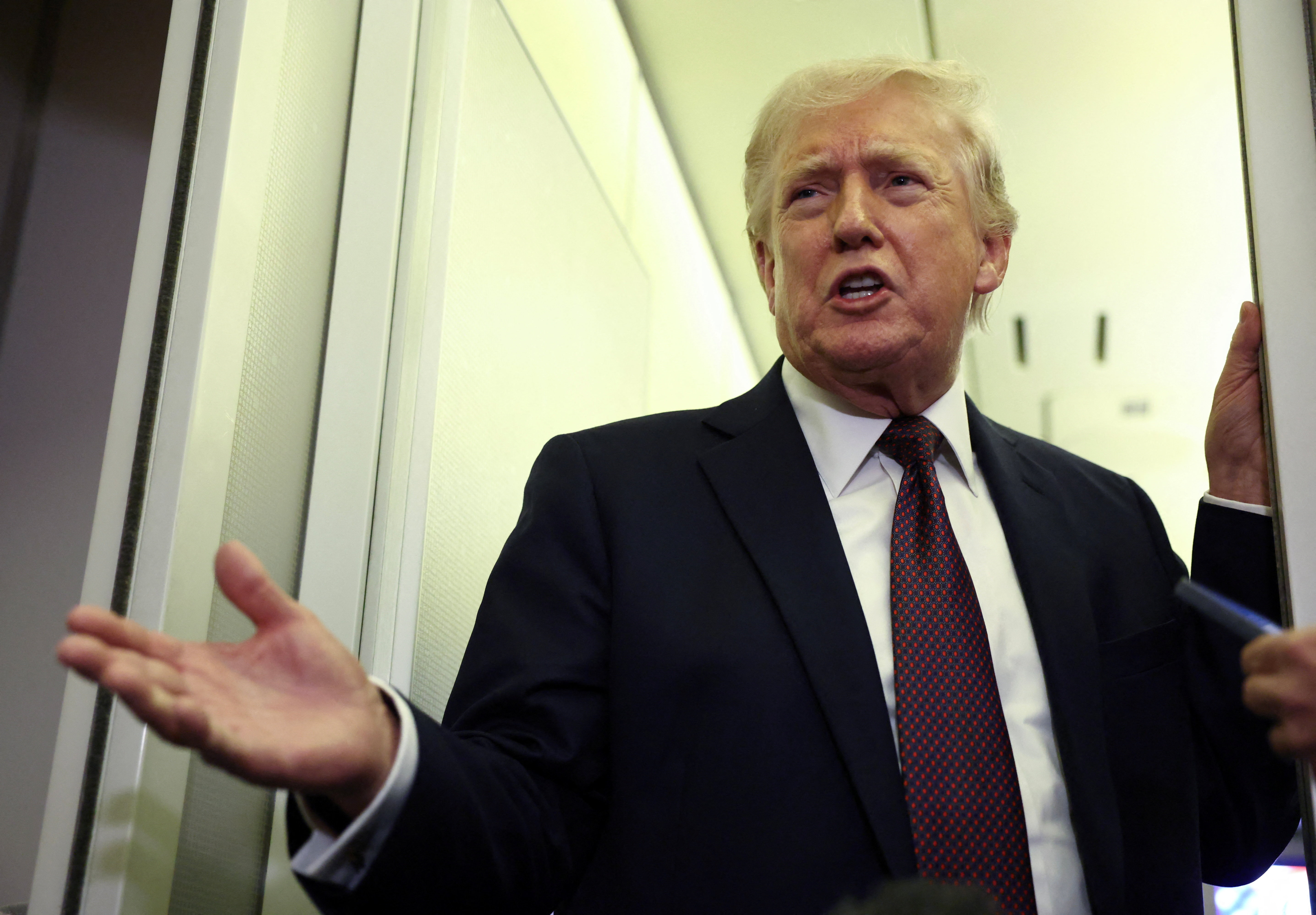 Trump confirm&oacute; que EEUU mantiene conversaciones con Ir&aacute;n pero afirm&oacute; que no est&aacute;n "listos" para un acuerdo